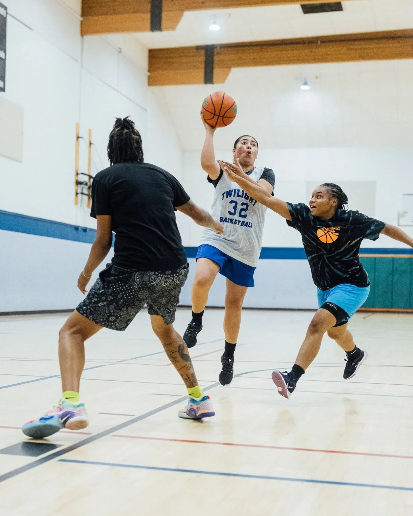 🏀 @womensallbball x @lapir0 🔥

📸 Monday night captured by Norma Ibarra 

Join us every Monday 7:30-9:30pm
📍 Berkeley, CA