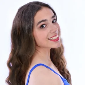 Ashlyn Headshot.jpg