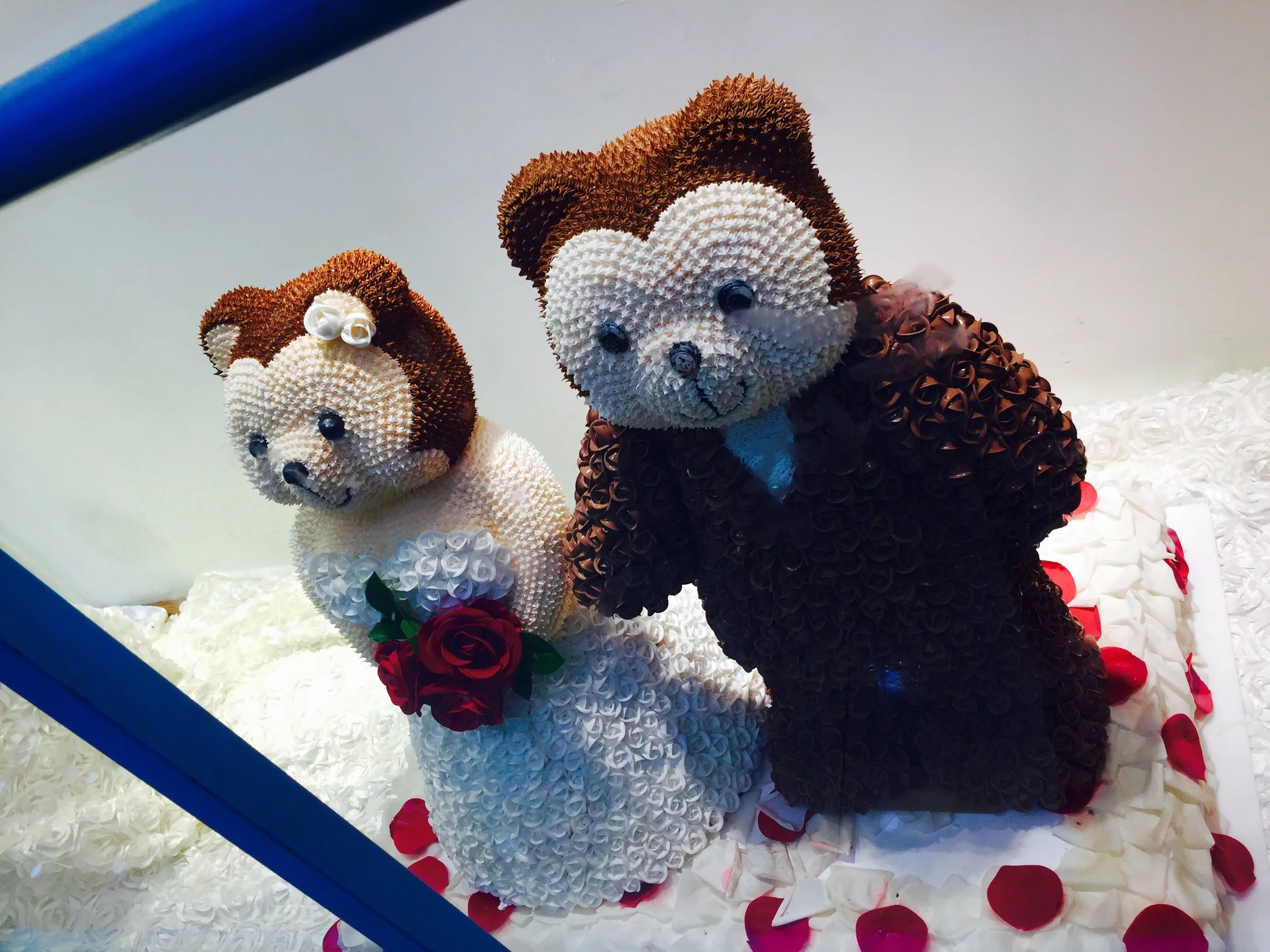 Cake shop inside the bridge. This is ADORABLE..