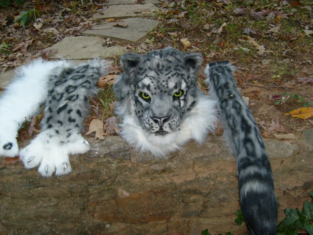 snow_leopard_warrior_partial_suit_by_thundolis-d60dsbo.jpg