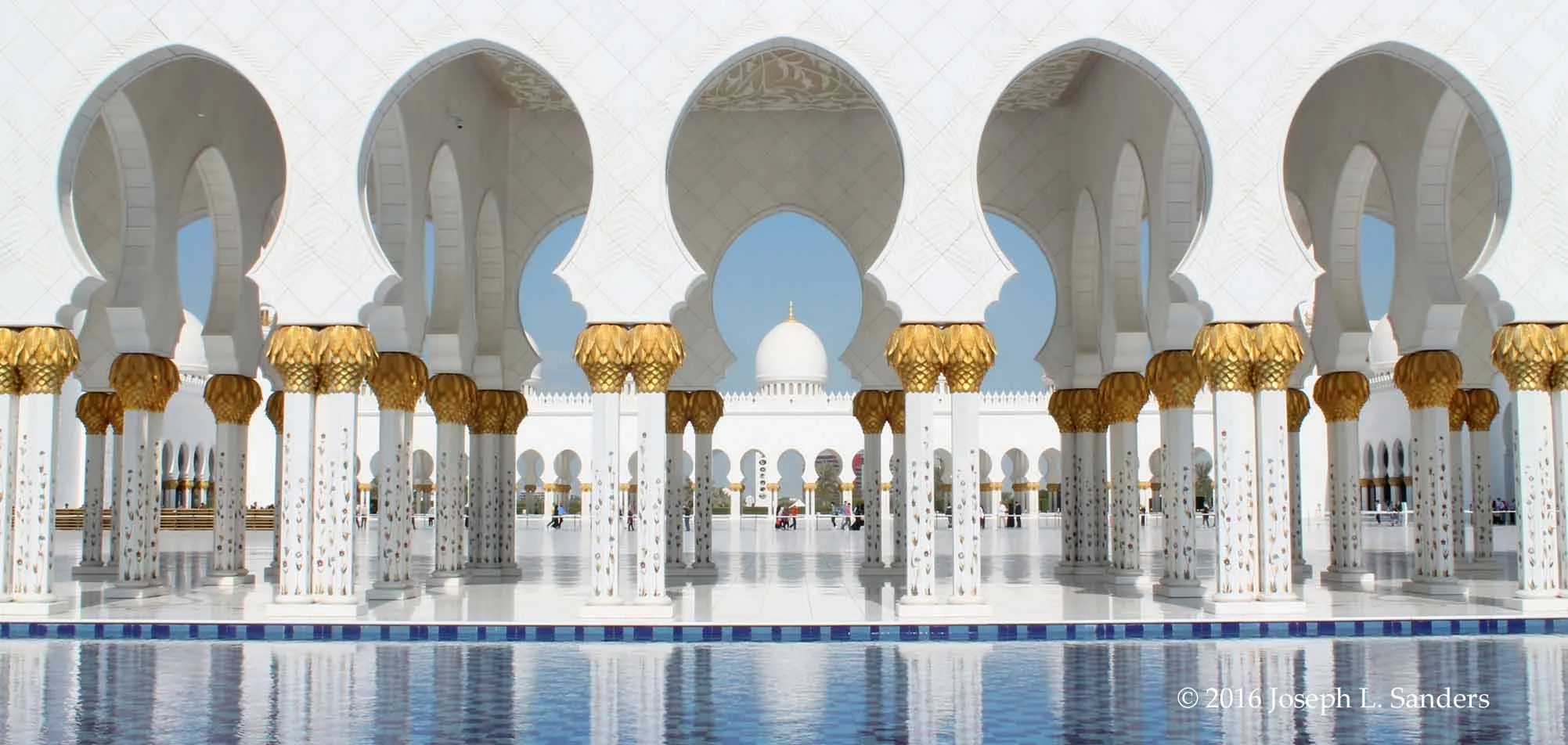 Grand Mosque with Columns & Arches - Abu Dhabi4.jpg
