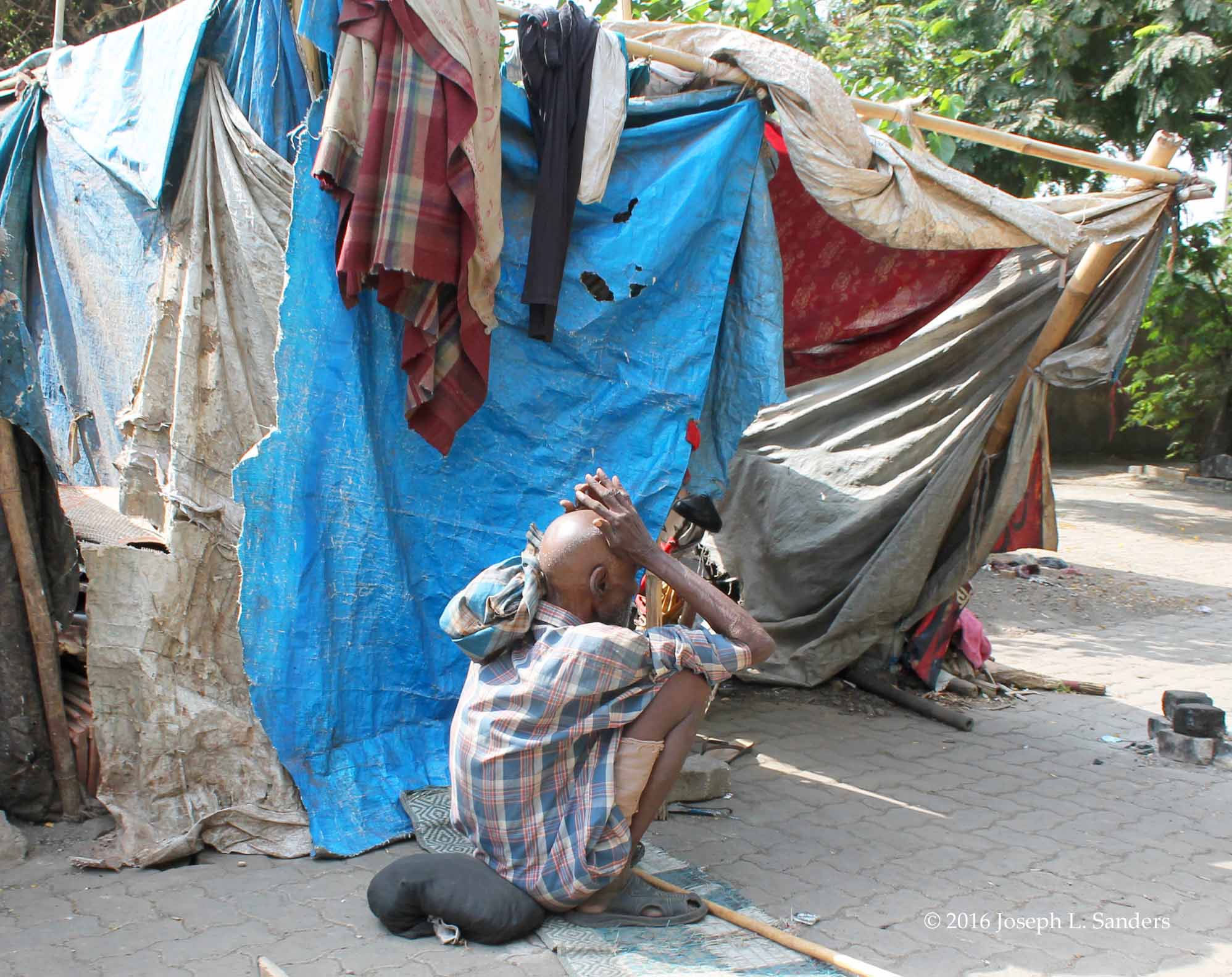 Poor Man with Shelter - Chunabhatti9.jpg
