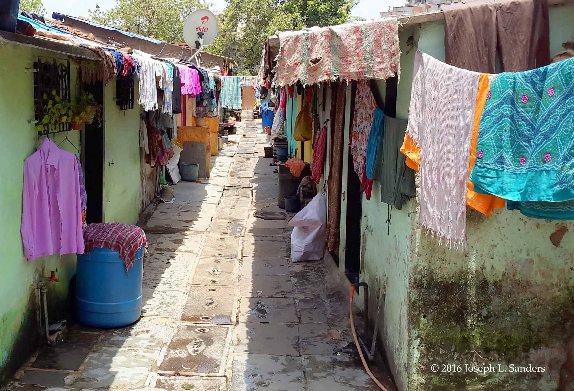 Slum Street Laundry - Chunabhatti11.jpg