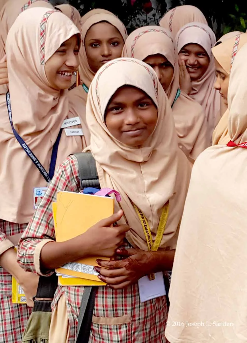 Muslim Schoolgirls - Fort- Mumbai24.jpg