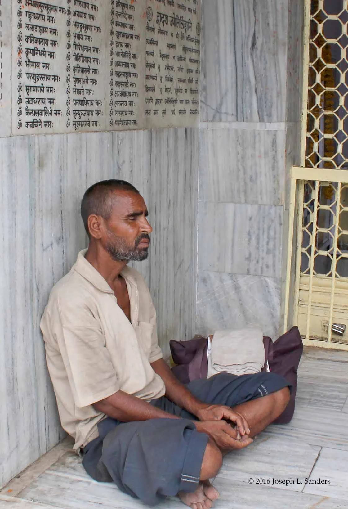 Man in Prayer - Jaipur - Rajasthan25.jpg