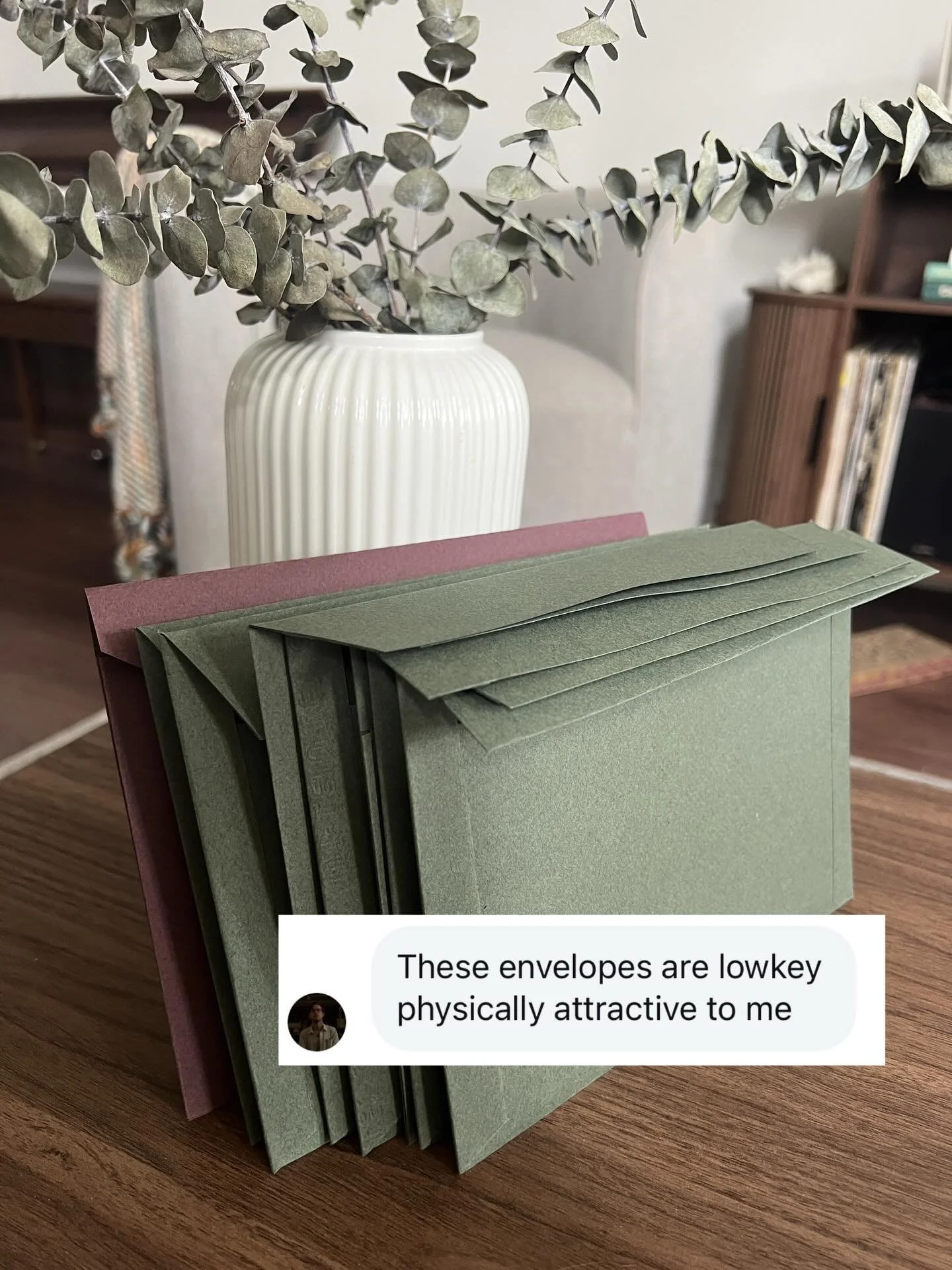 Lowkey is it the super crisp handmade edge with super fancy paper that I spent hours measuring and gluing and perfecting 🌝?