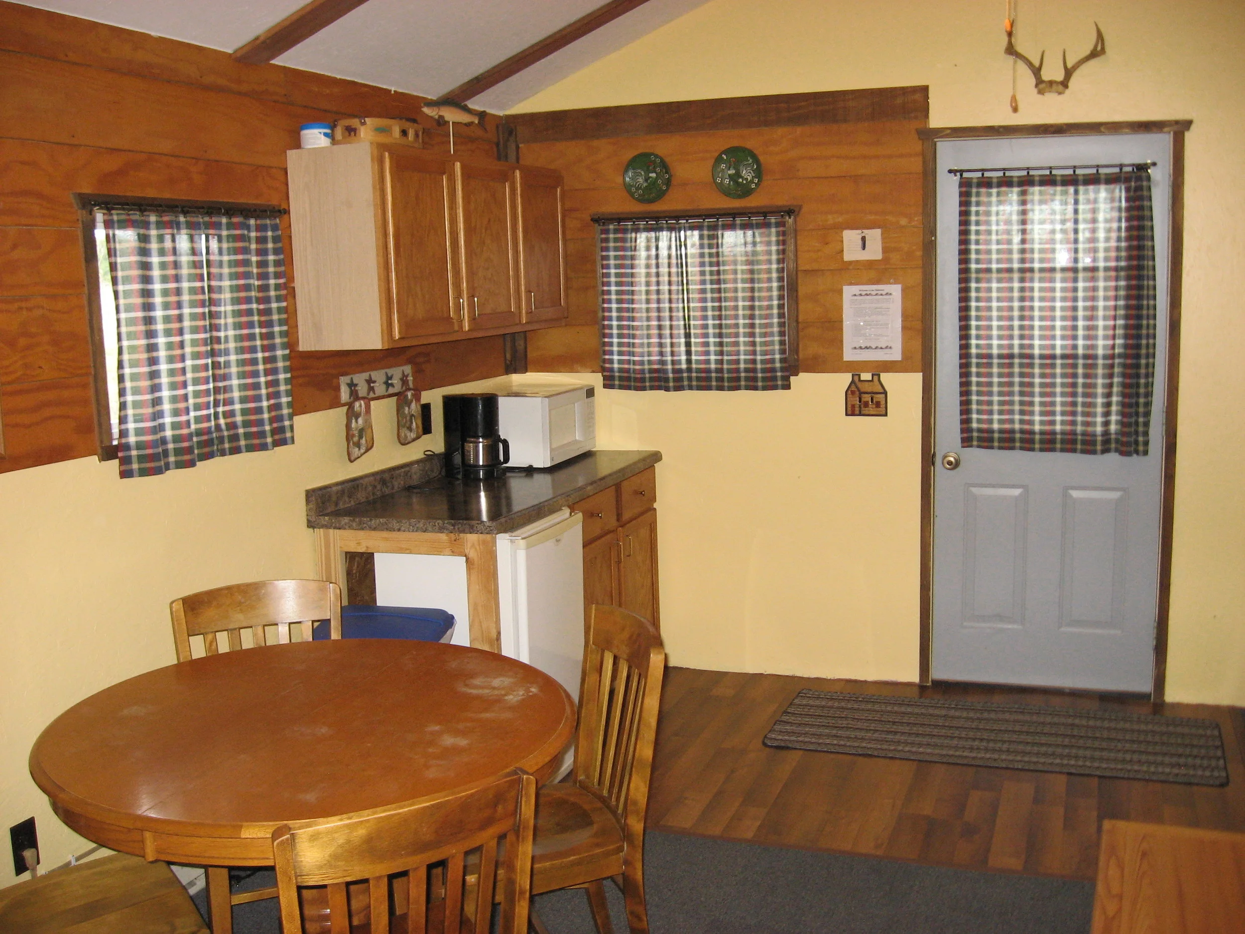 cabin1b.JPG