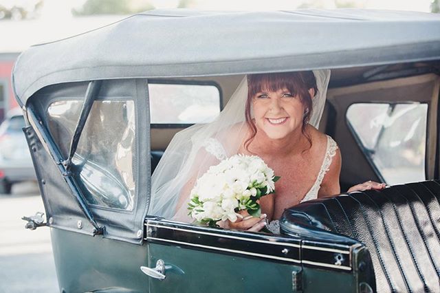I loved the way we did Delwyn&rsquo;s makeup for her big day. 
Her one request was for her eyes to look more blue. 
So I focused on the warmer tones to make the eyes pop and chose products that would make her look healthy and glowing! 💐 .

Key produ