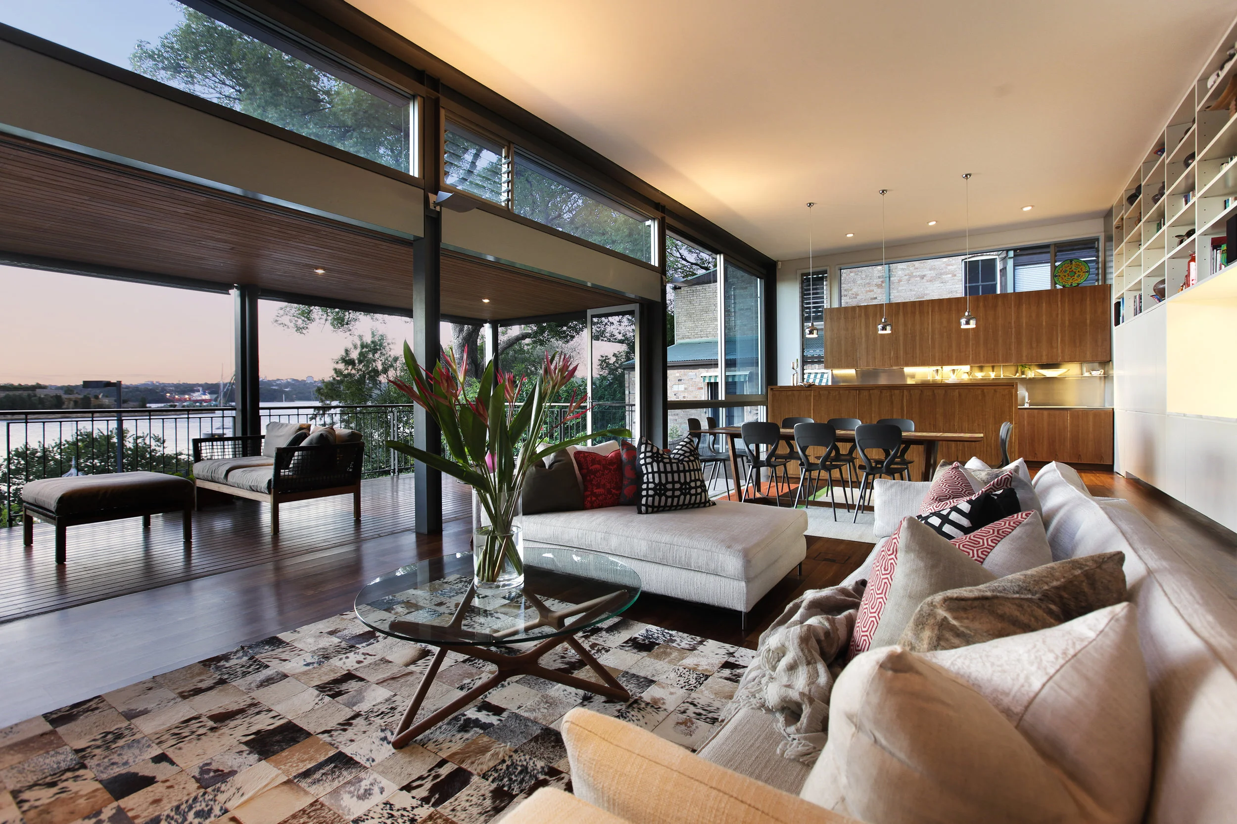 Duke-St-5a-Balmain-East-Lounge_Dusk.jpg