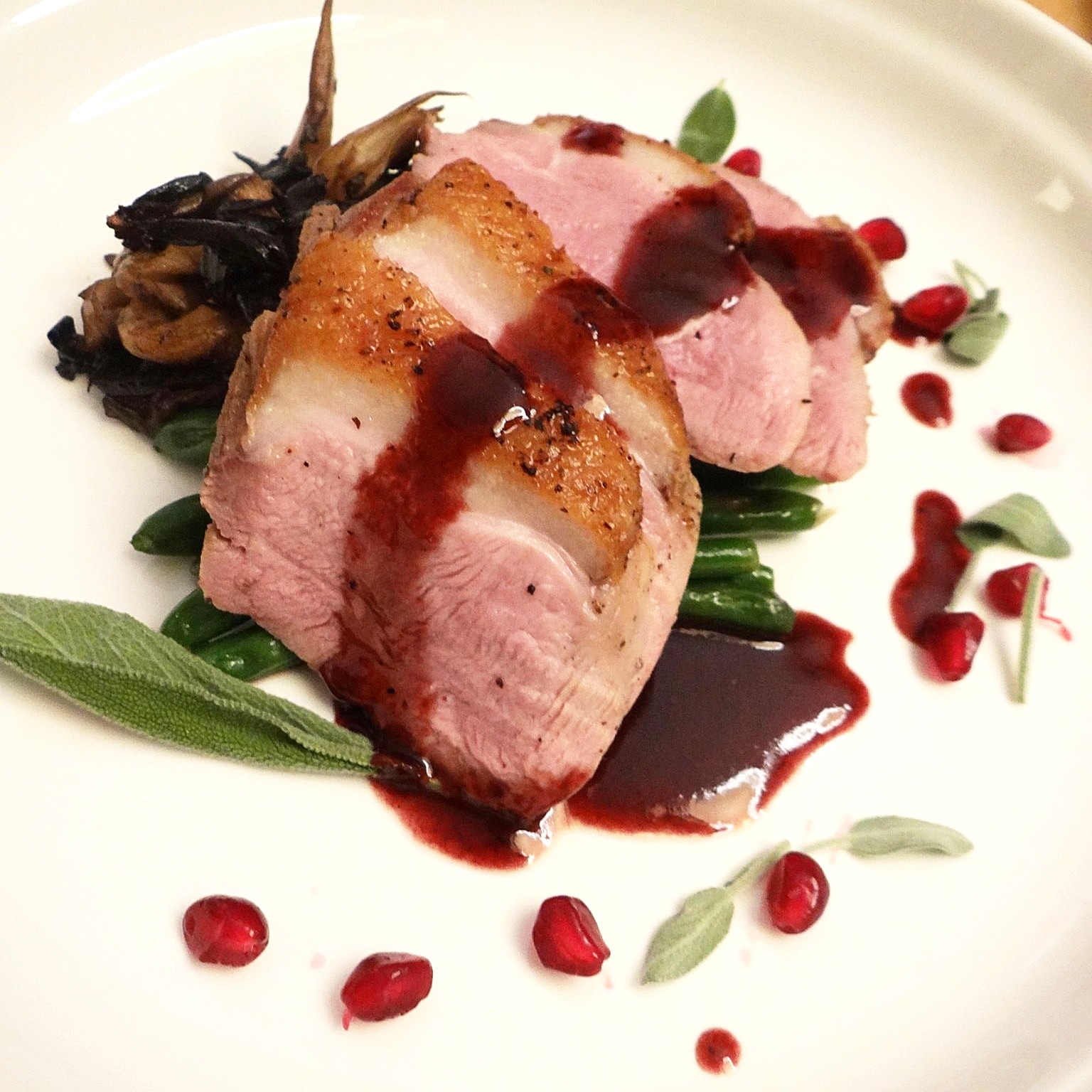 鴨胸肉のローストざくろソース