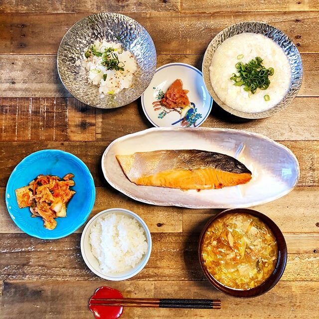 I told you... I like miso soup... シャケ定食が勝負飯！うん、美味い！

#miso #organic #fermentation #soybean #soup #dashi #umami #koji #salmon #donabe #rice #misosoup #味噌 #みそ #オーガニック #大豆 #発酵 #日本 #祖国 #思ふ #ソウルフード #山芋 #シャケ #定食 #米 #白米 #雲井窯 #中川一辺陶 #土鍋 #おうちごはん