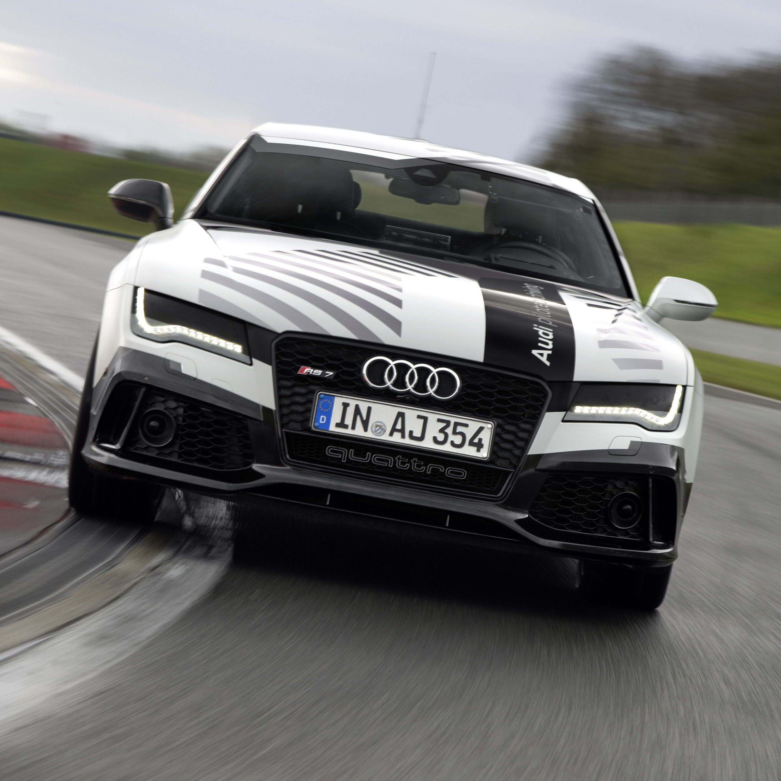 news-2014-audi-rs-7-piloted-car-02.jpeg