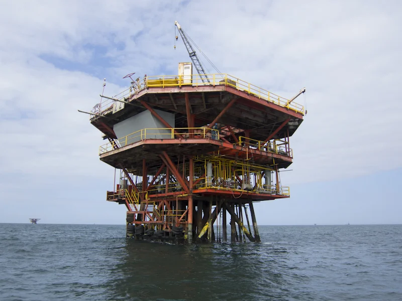 An oil platform off the Lobitos coast. Photo: Gary Parker.