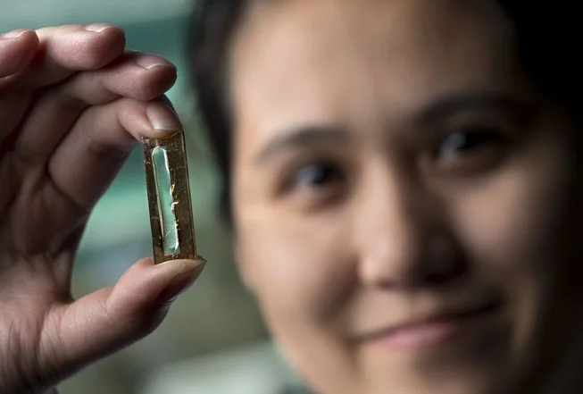 Mya Le Thai with her remarkable battery that can be charged for up to 400 years. Photo: UCI