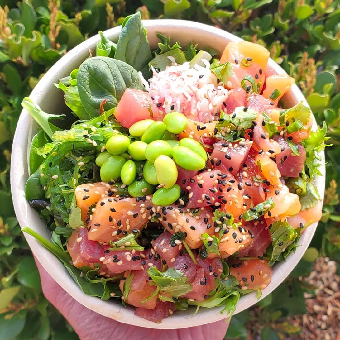 A simple bowl with salmon and tuna dressed with our house sesame shoyu. 😋