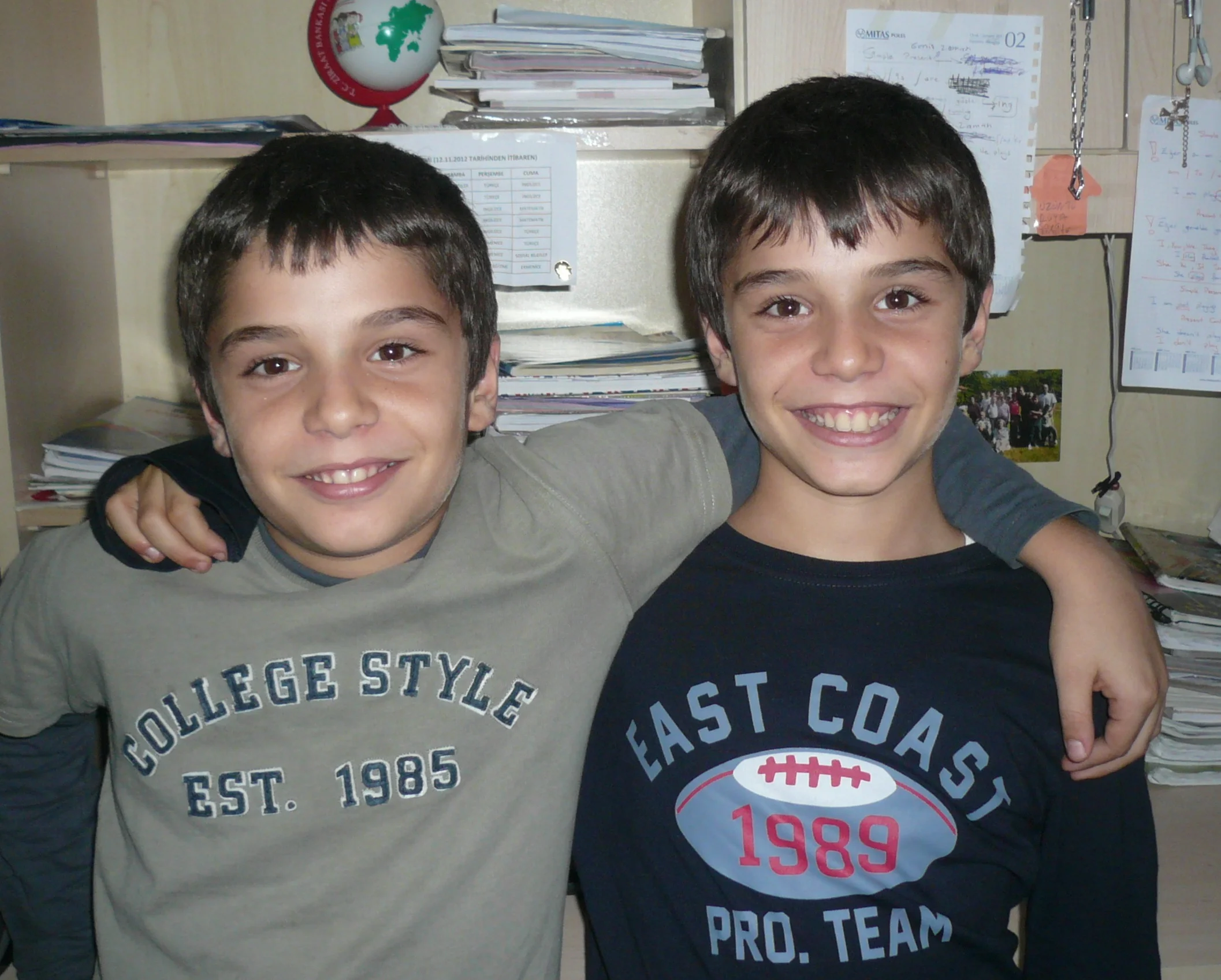 Sayat and Simon are twins and live in Istanbul. Their father is a jeweler from Istanbul and their mother comes from Yozgat in central Turkey. Sayat likes to play basketball and Simon wants to be a professional footballer when he grows up but they also play computer games together.