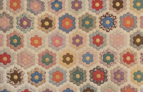  Honeycomb-patterned quilt of hexagonal color segments. 
