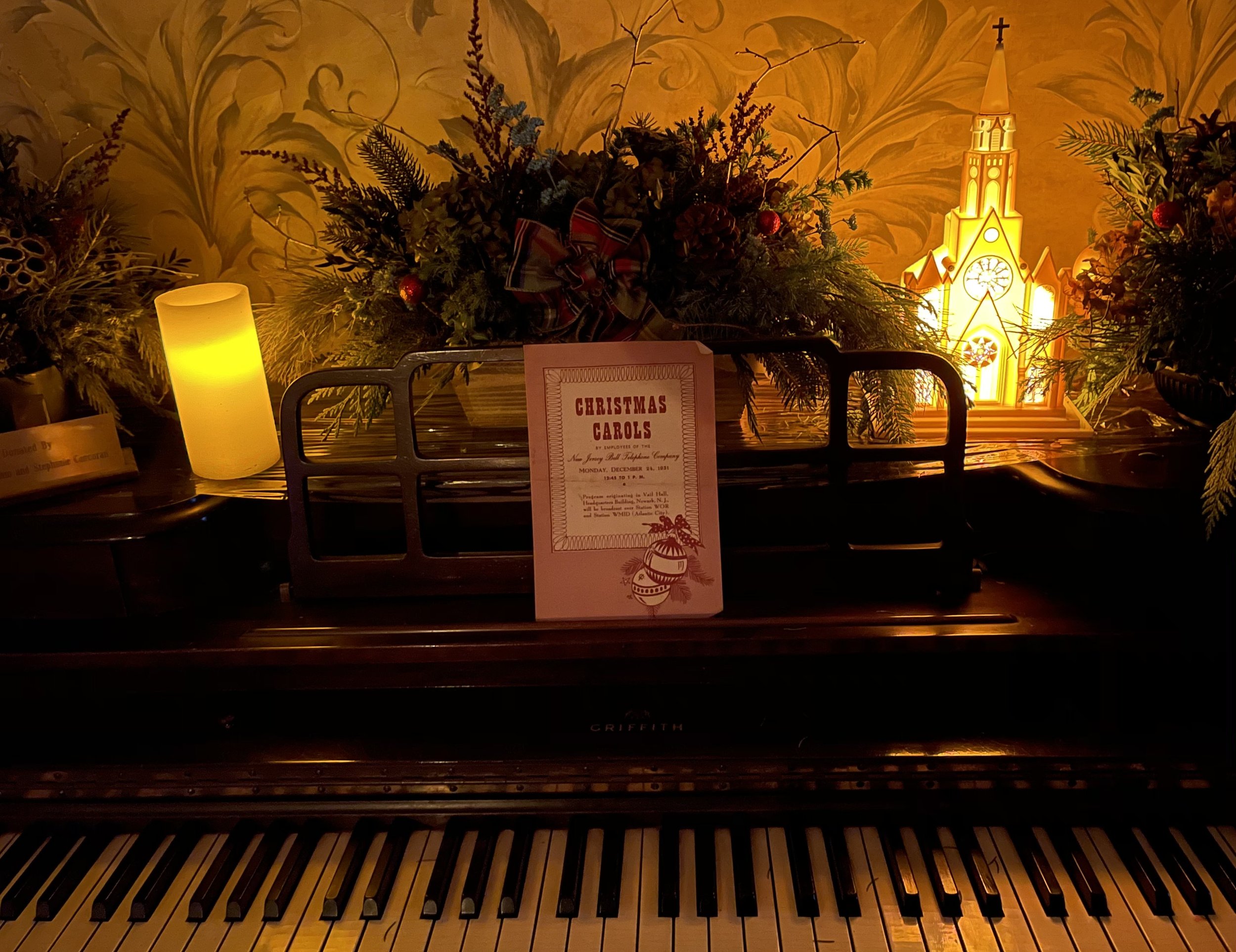 Holiday Candlelight Tour
