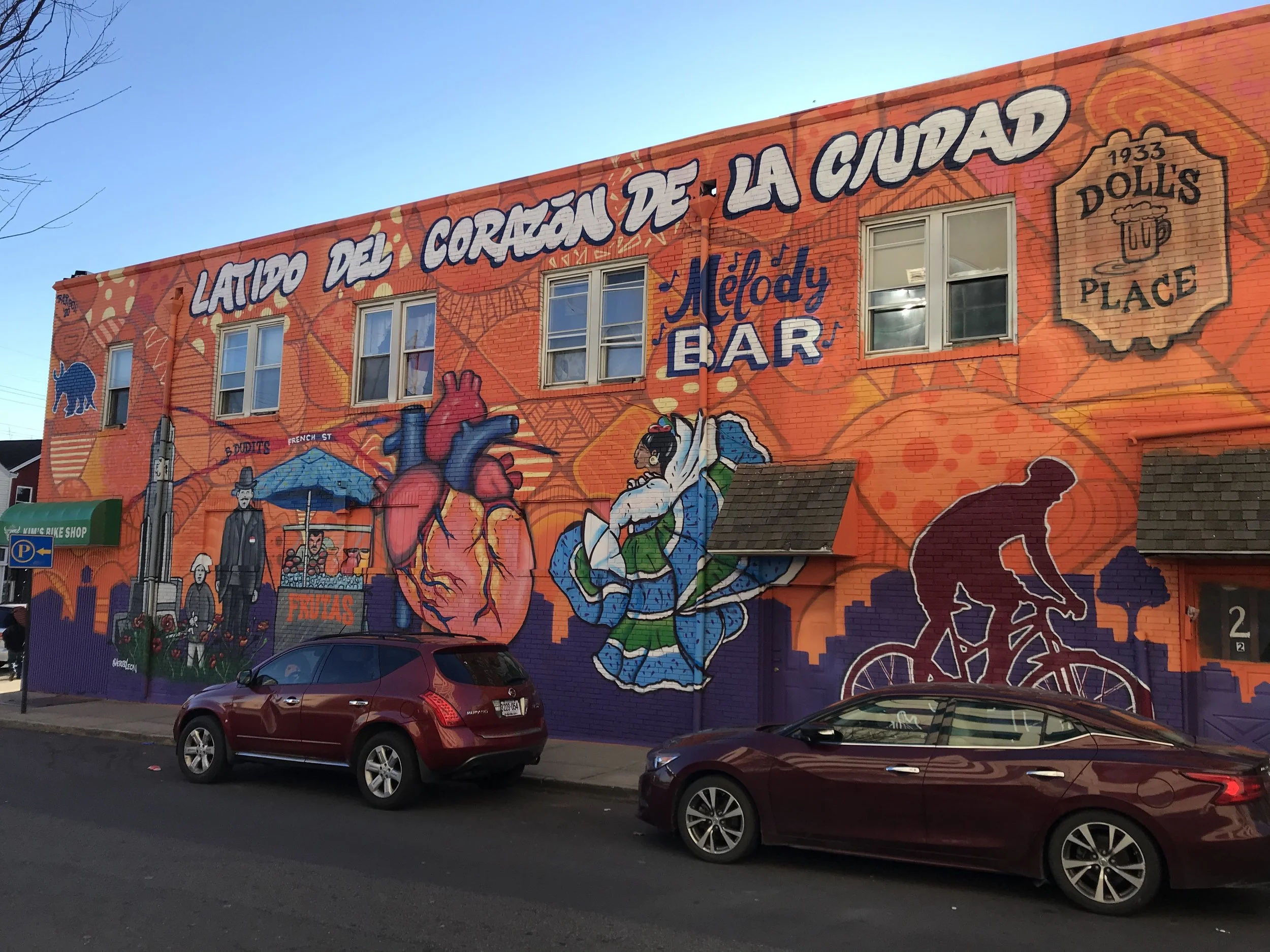 Latido del corazon de la ciudad. Mural by Leon Rainbow