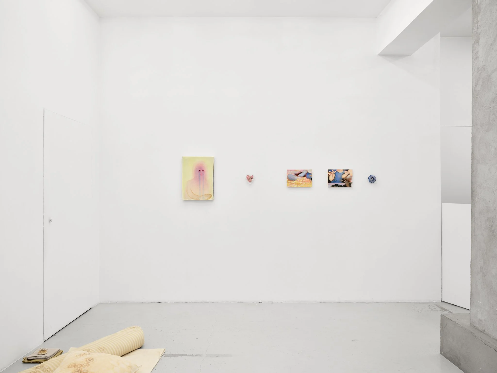 Eva Ayache-Vanderhorst, Facundo Cerain Vazquez et Sophia Rosenthal, «Between Lunch and Something Else», Vue d'exposition, Galerie C - Paris, 31.01 - 28-02.26, © Nicolas Lafon