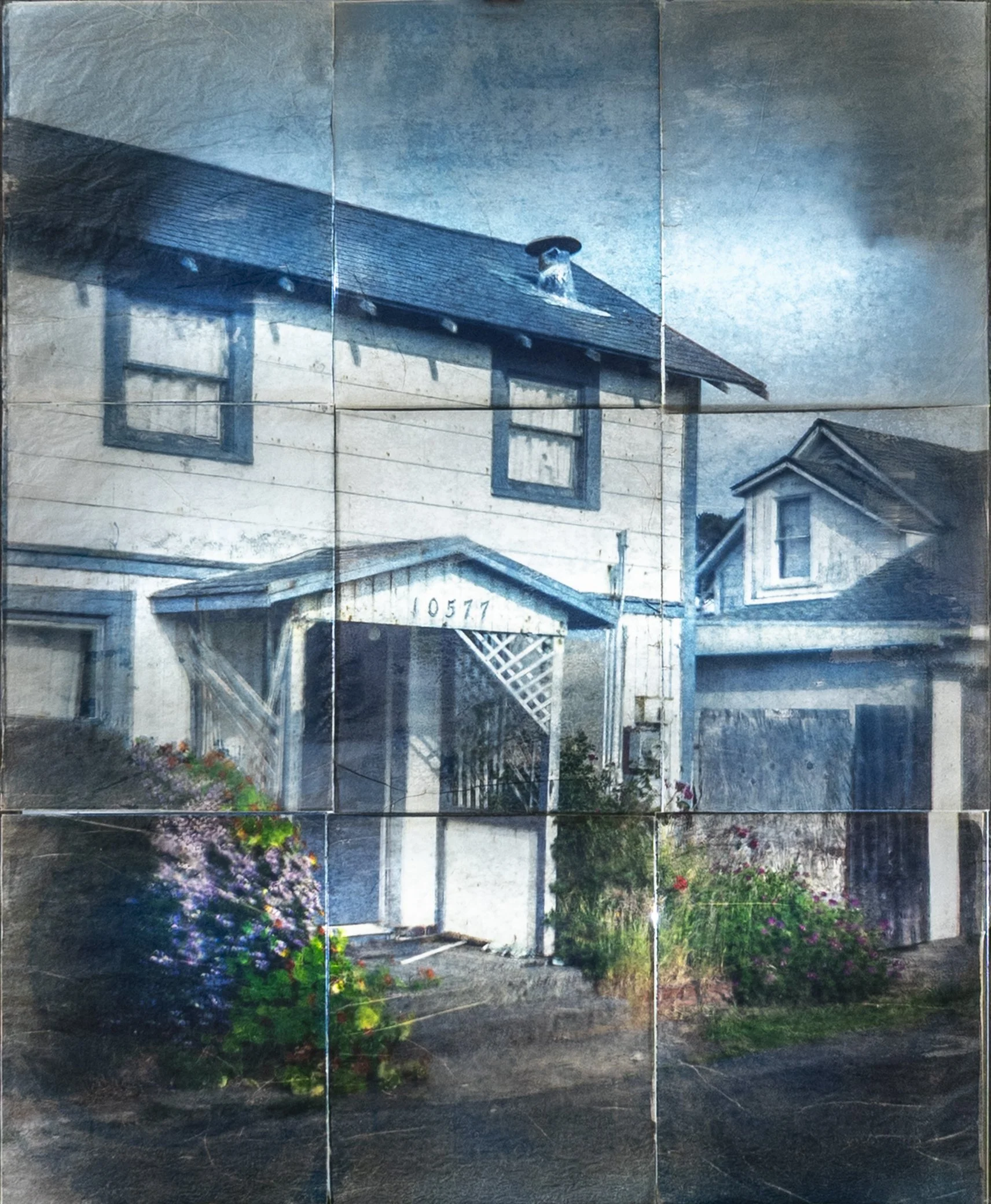 Jesse Wallace, Mendocino, 2026, aluminium, tirage cyanotype et tirage sur transparent contre-collé sur plaque de plexiglass, ruban LED, cable électrique, transformateur, 90 x 70 x 15 cm