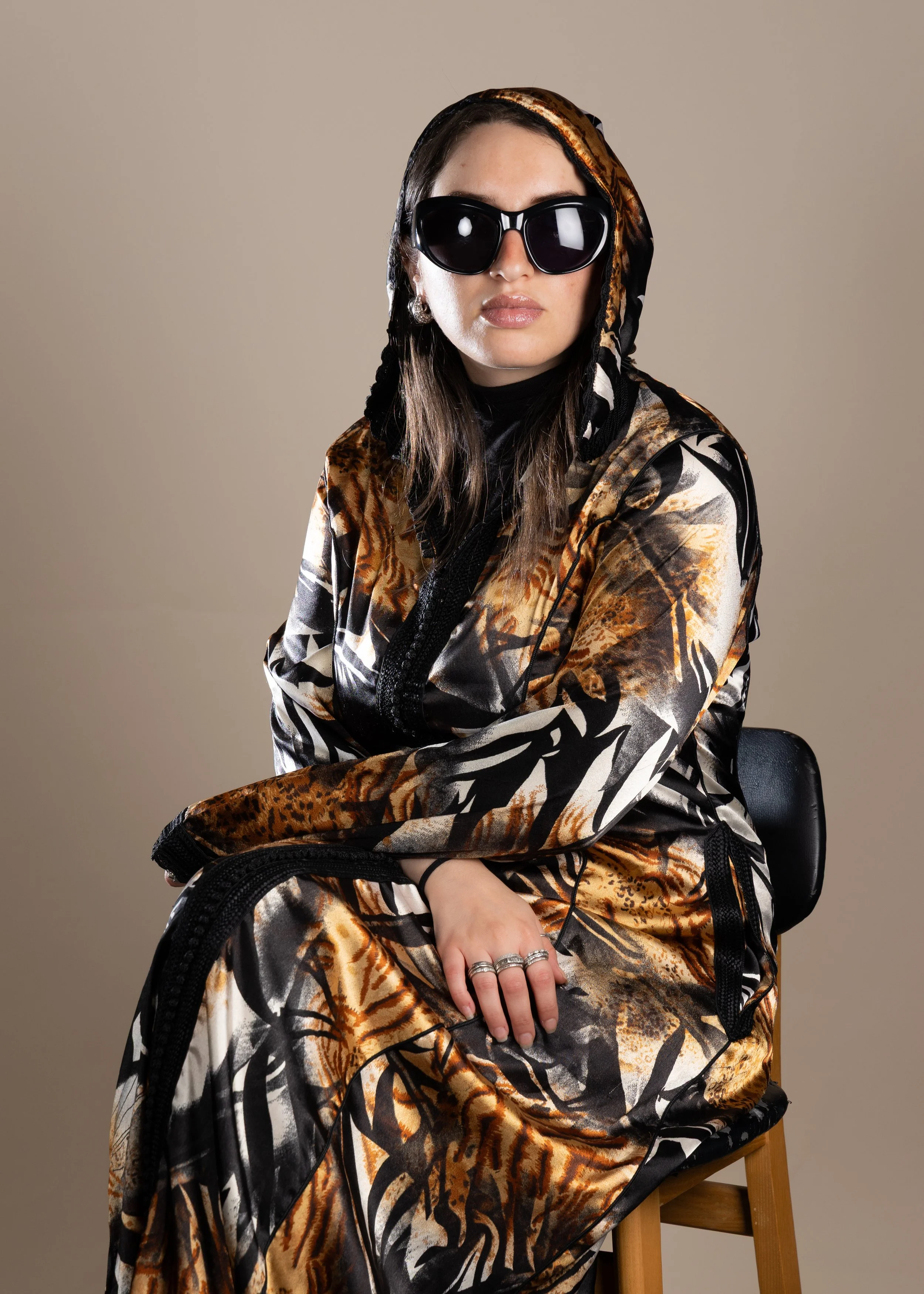 Adil Levain-Chavanon, Delia et ses alter-egos, 2026, tirages photographiques, cadres aulne brun, 21 x 29,7 cm 
