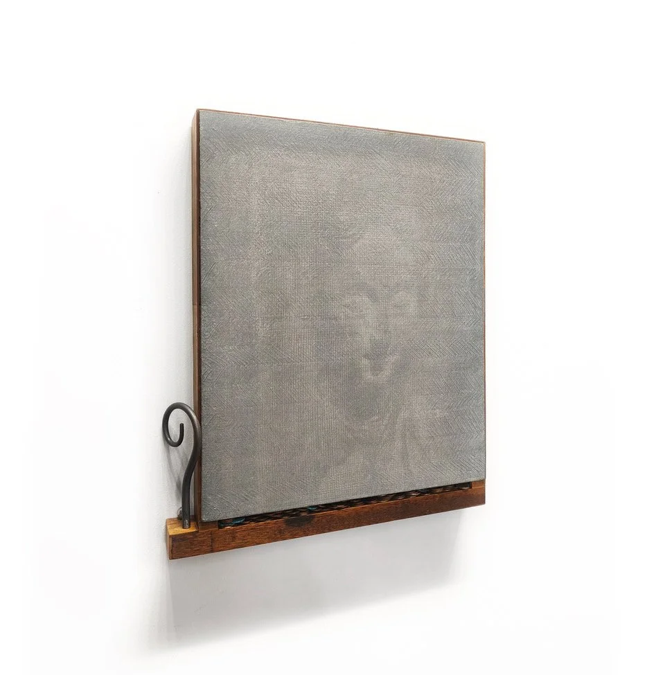 Sosthène Baran, «Penniless», 2026, Pigment et huile sur bois, pièces de monnaie et pièce en acier, 45,5 x 38,5 cm