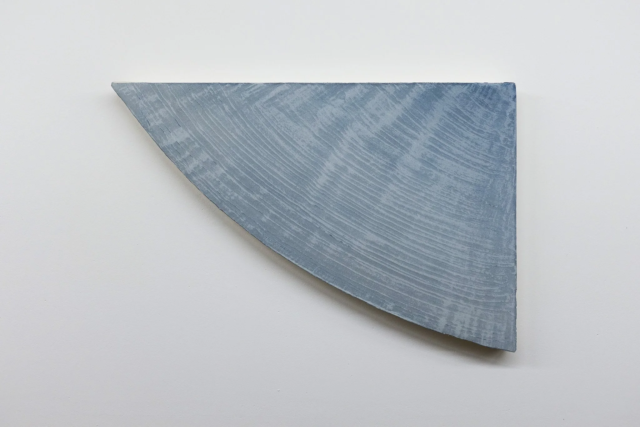 Malik Jeannet, The Sky Remains Blue, 2024, plâtre et indigo naturel sur toile de coton, 40 x 60 x 4 cm