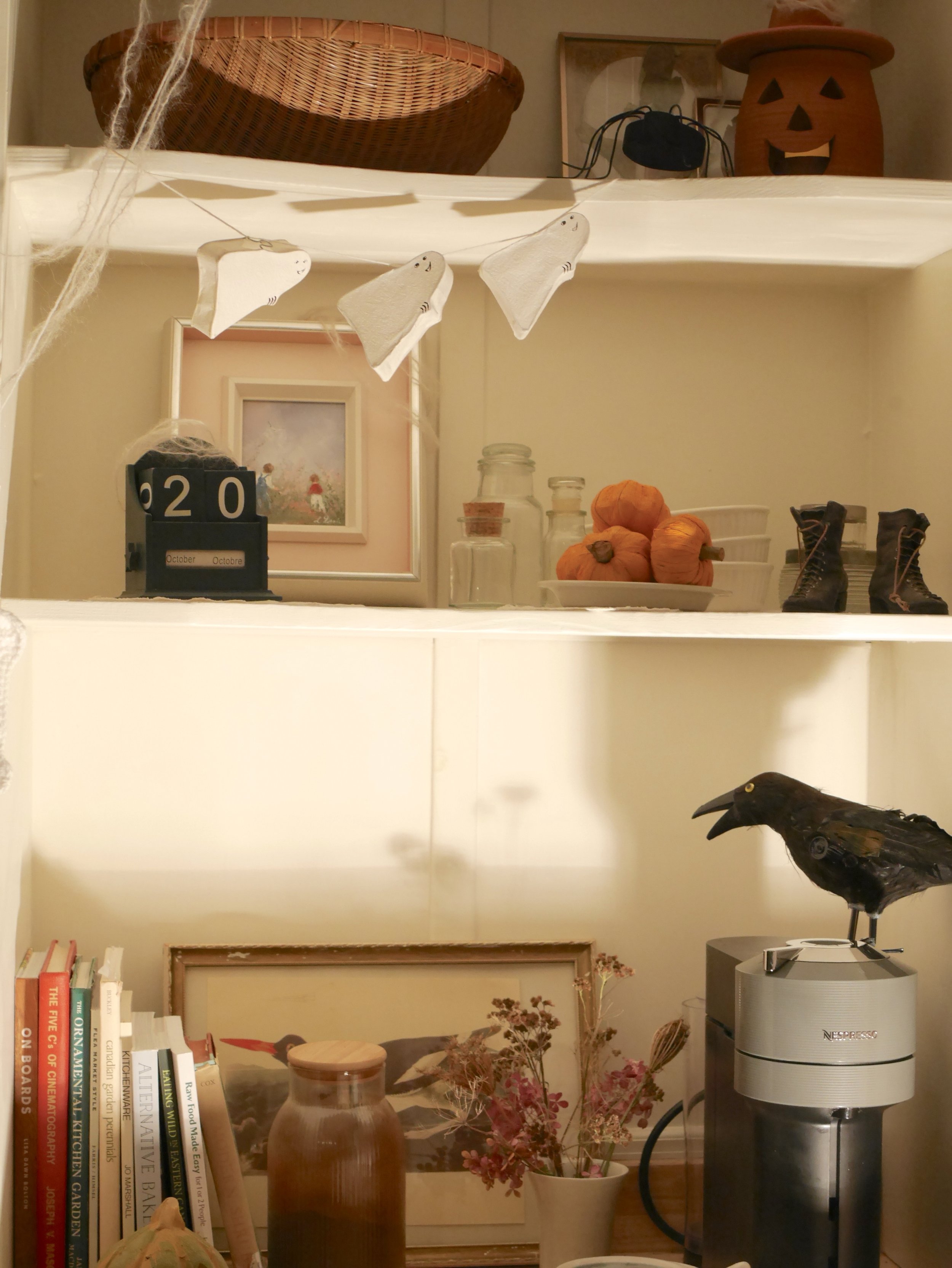 simple-and-pretty-vintage-halloween-styling-ideas.JPG