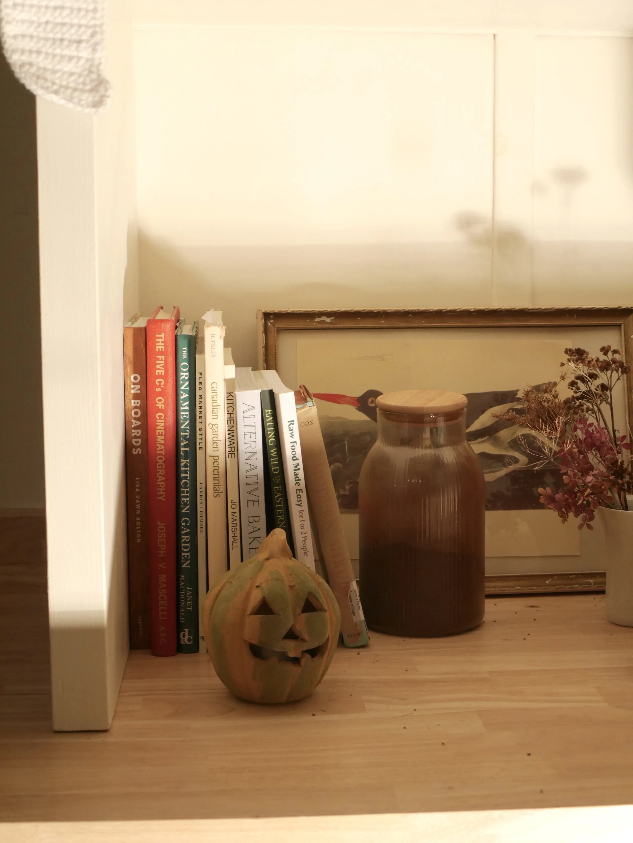 how-I’m-decorating-for-halloween-apothecary-bottles-dried-flowers.JPG