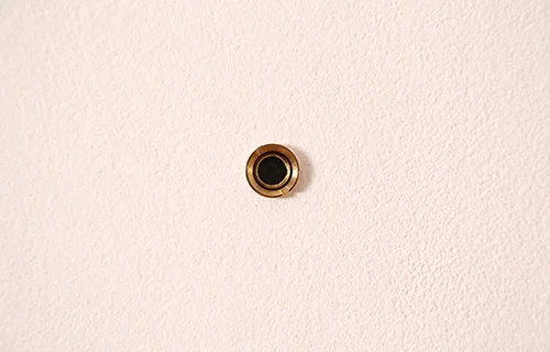 Detail of the peephole installation