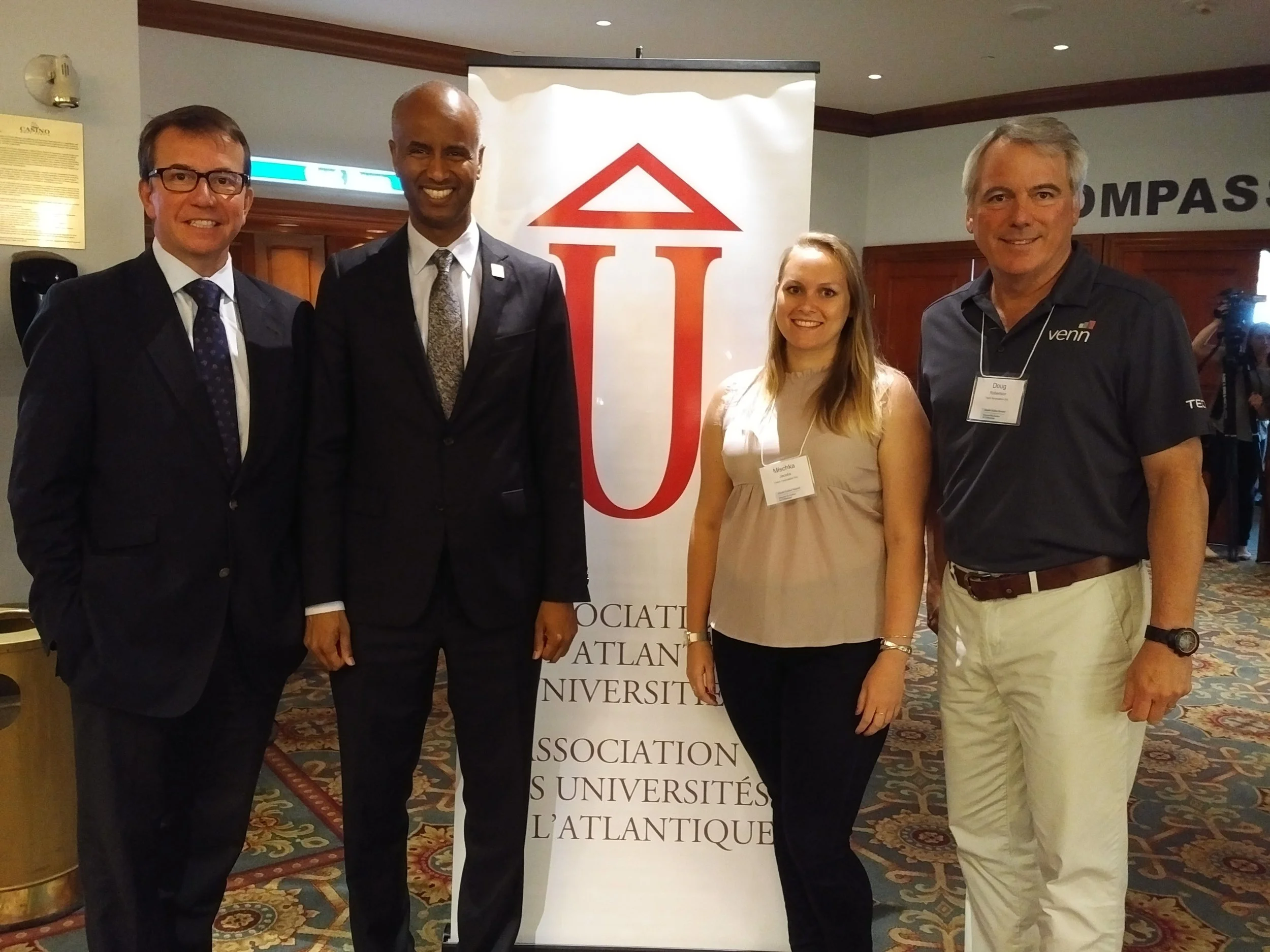 (De g. à d.) l'honorable Scott Brison, l’honorable Ahmed Hussen, Mischka Jacobs et Doug Robertson au Sommet des leaders atlantiques à Halifax le 10 juillet 2017