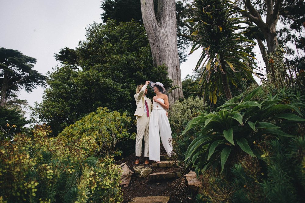 a couple on their wedding day at the san francisco botanical garden