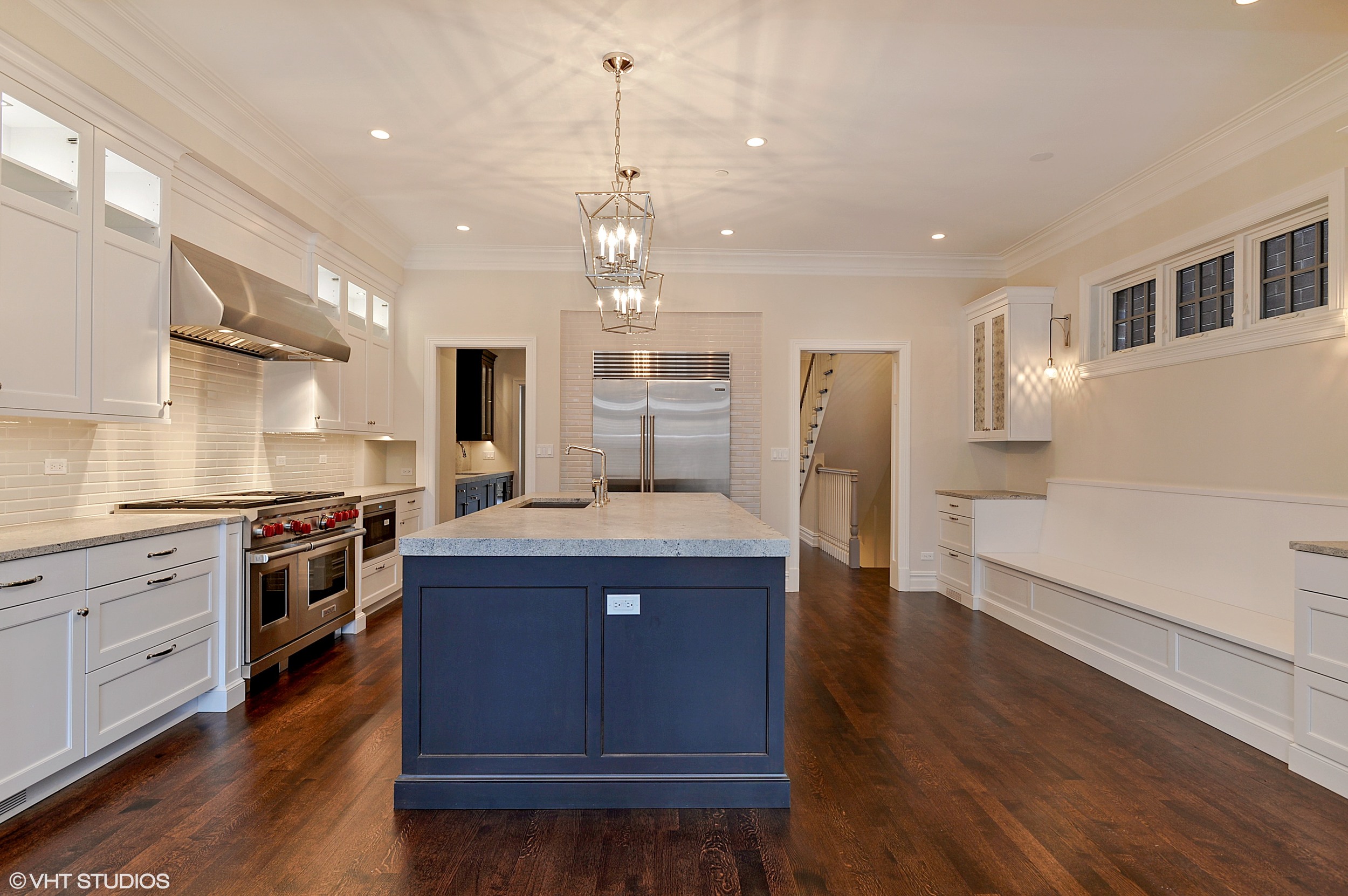 04_3629NGreenviewAve_5_Kitchen_HiRes.jpg