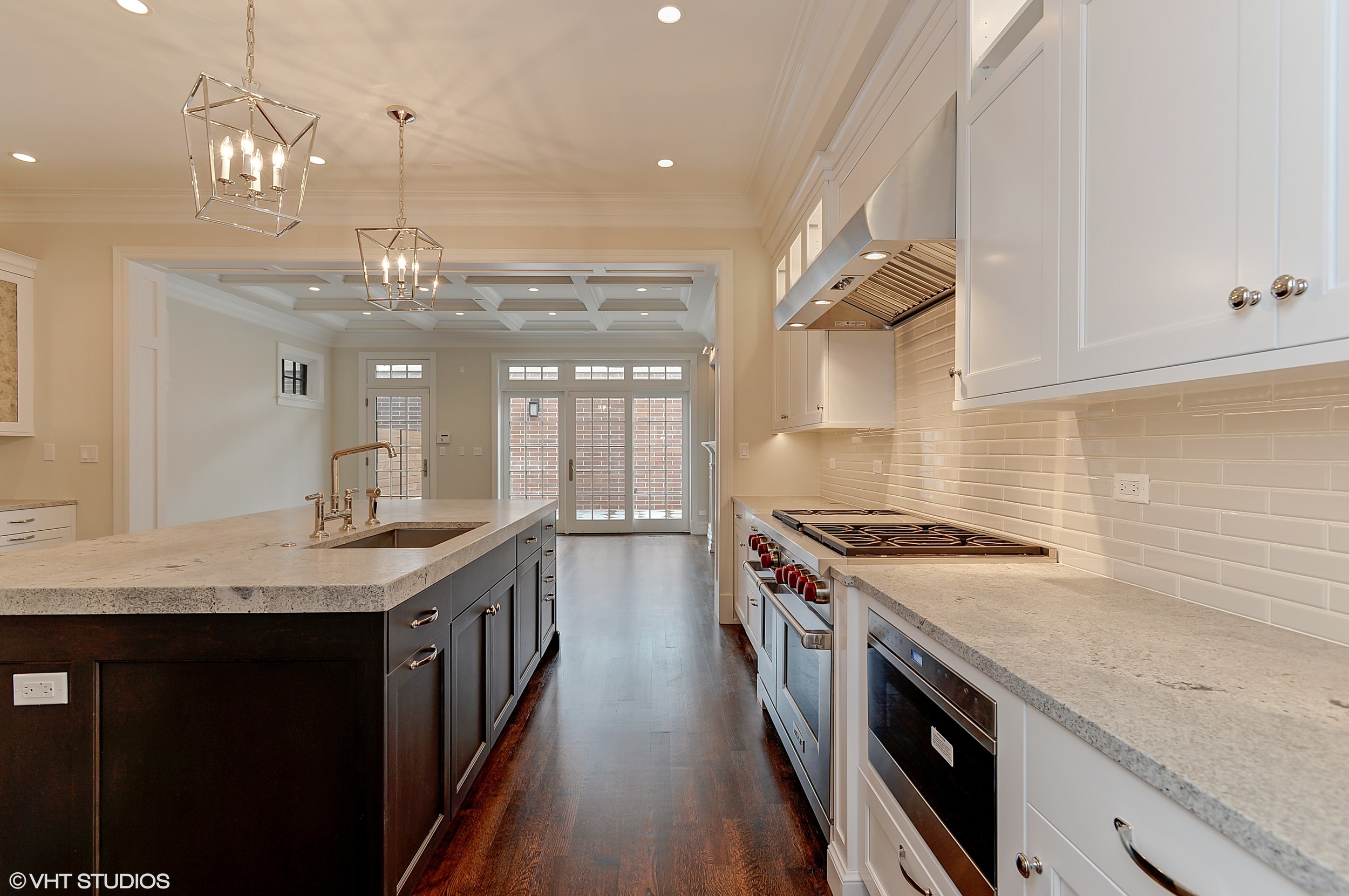 05_3629NGreenviewAve_177_Kitchen_HiRes.jpg