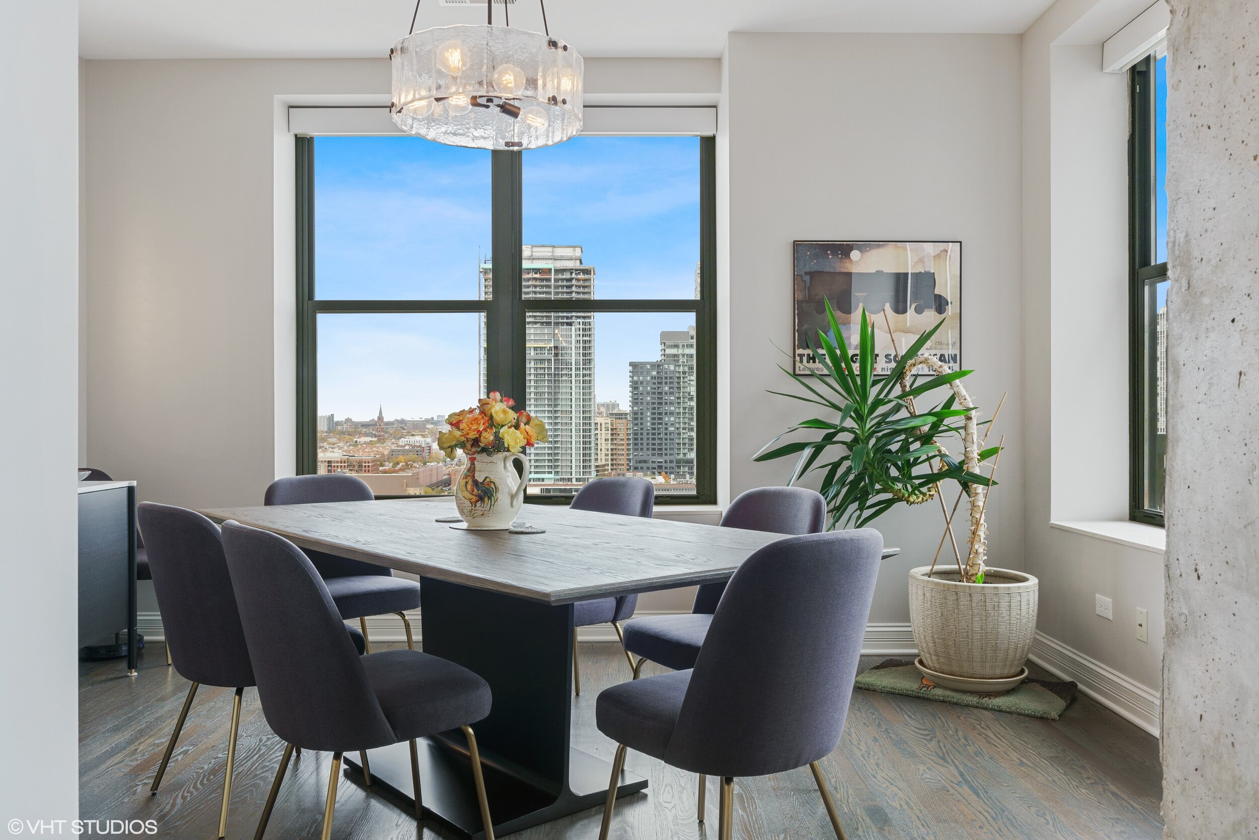 14_849NFranklin_2_DiningRoom_HiRes.jpg