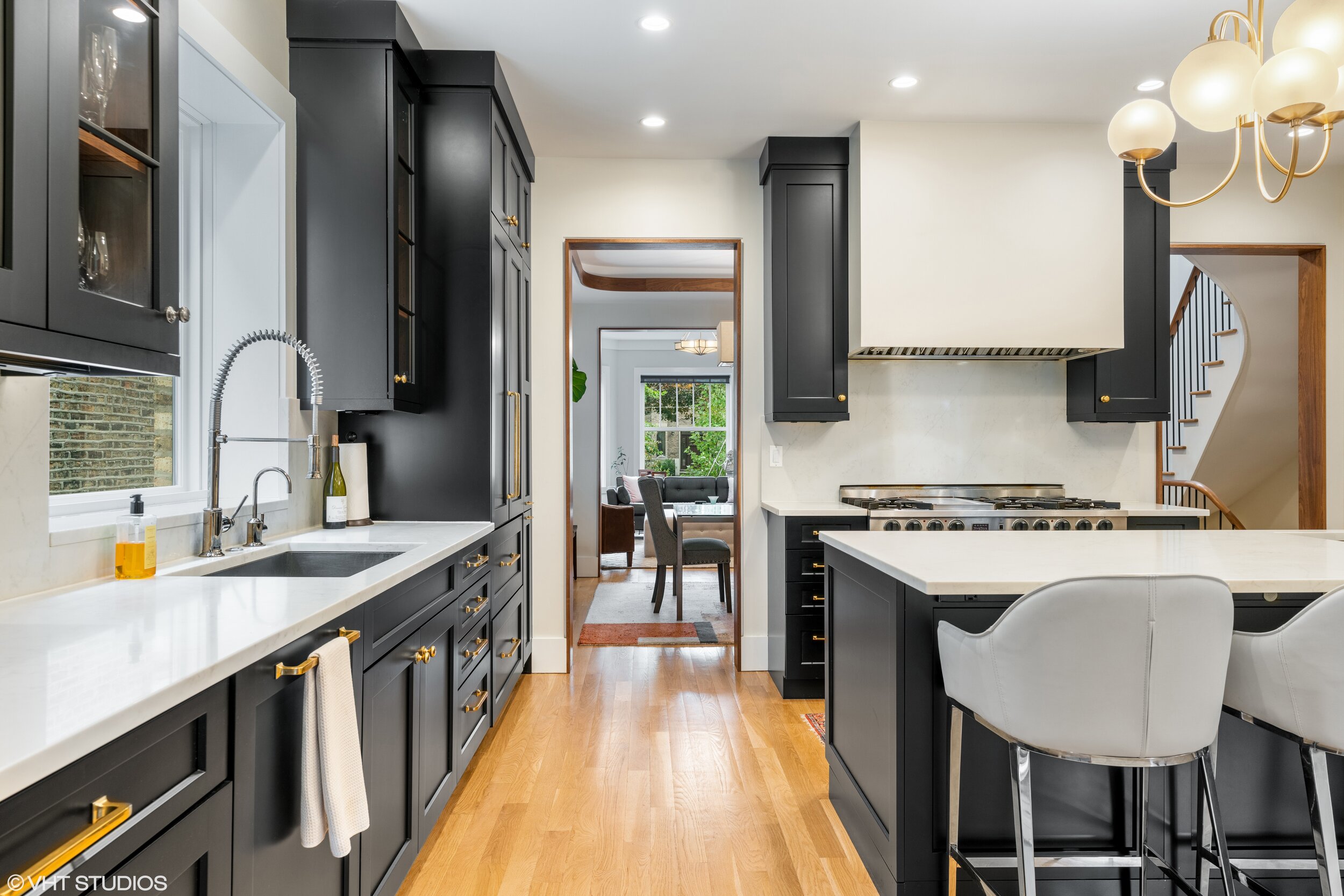 11_4903NWinchester_177002_Kitchen_HiRes.jpg