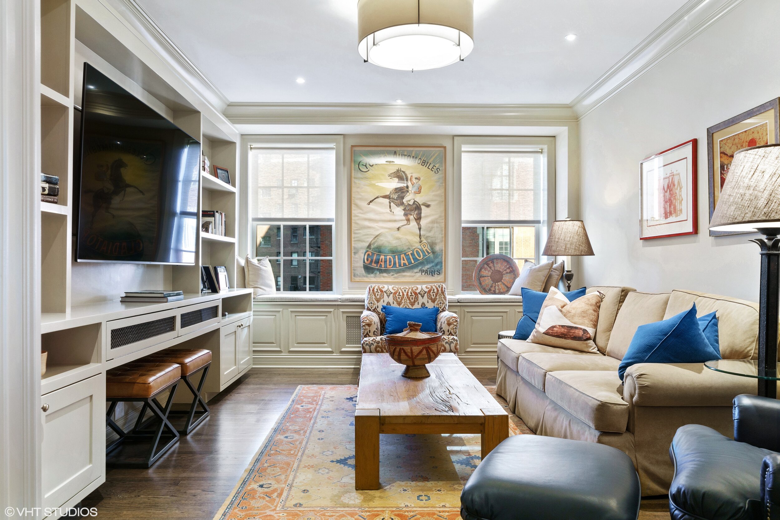 29_3750NorthLakeshoreDrive_12E_3001_FamilyRoom_HiRes.jpg