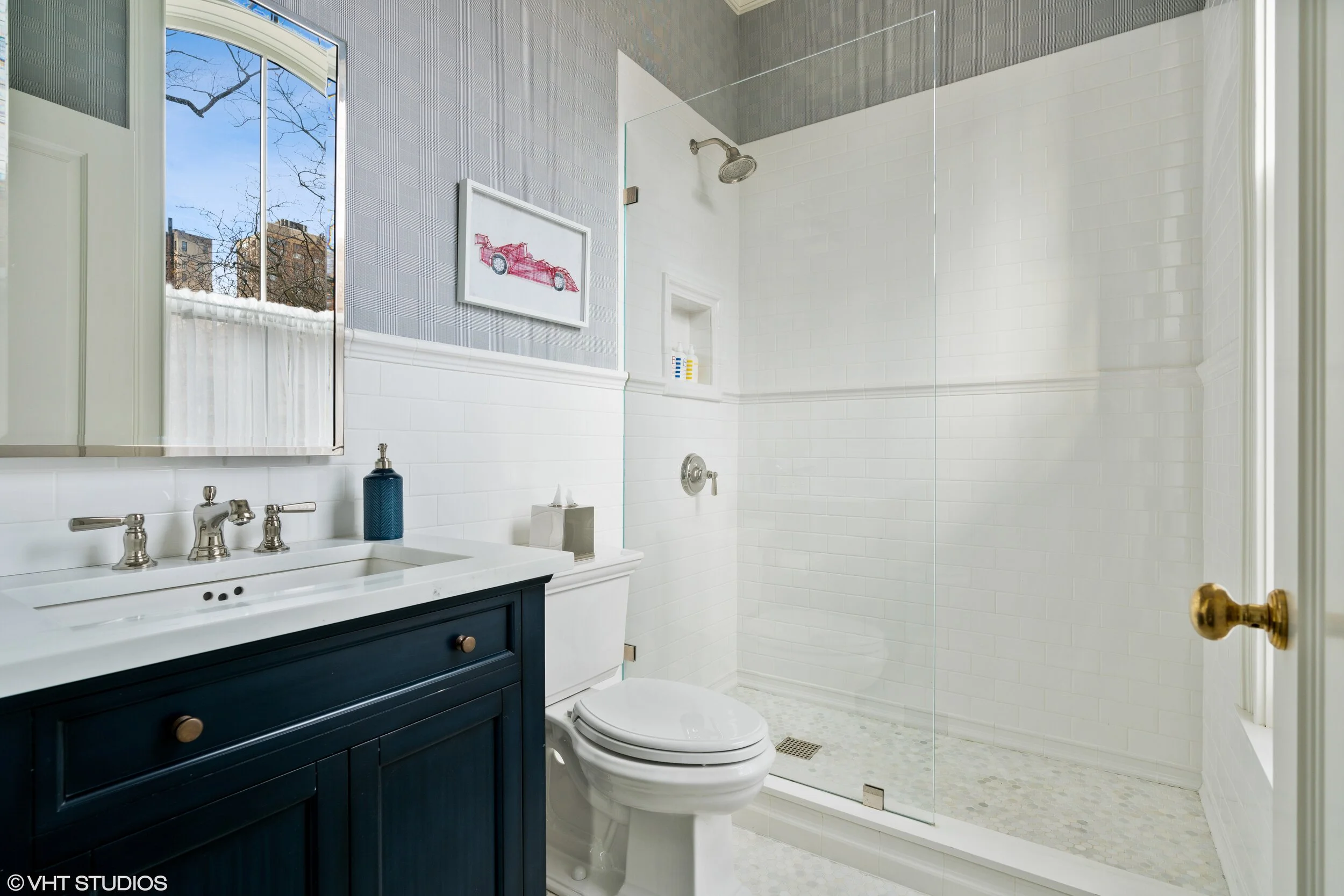 60_2112NSedgwick_9_2ndBathroom_HiRes.jpg