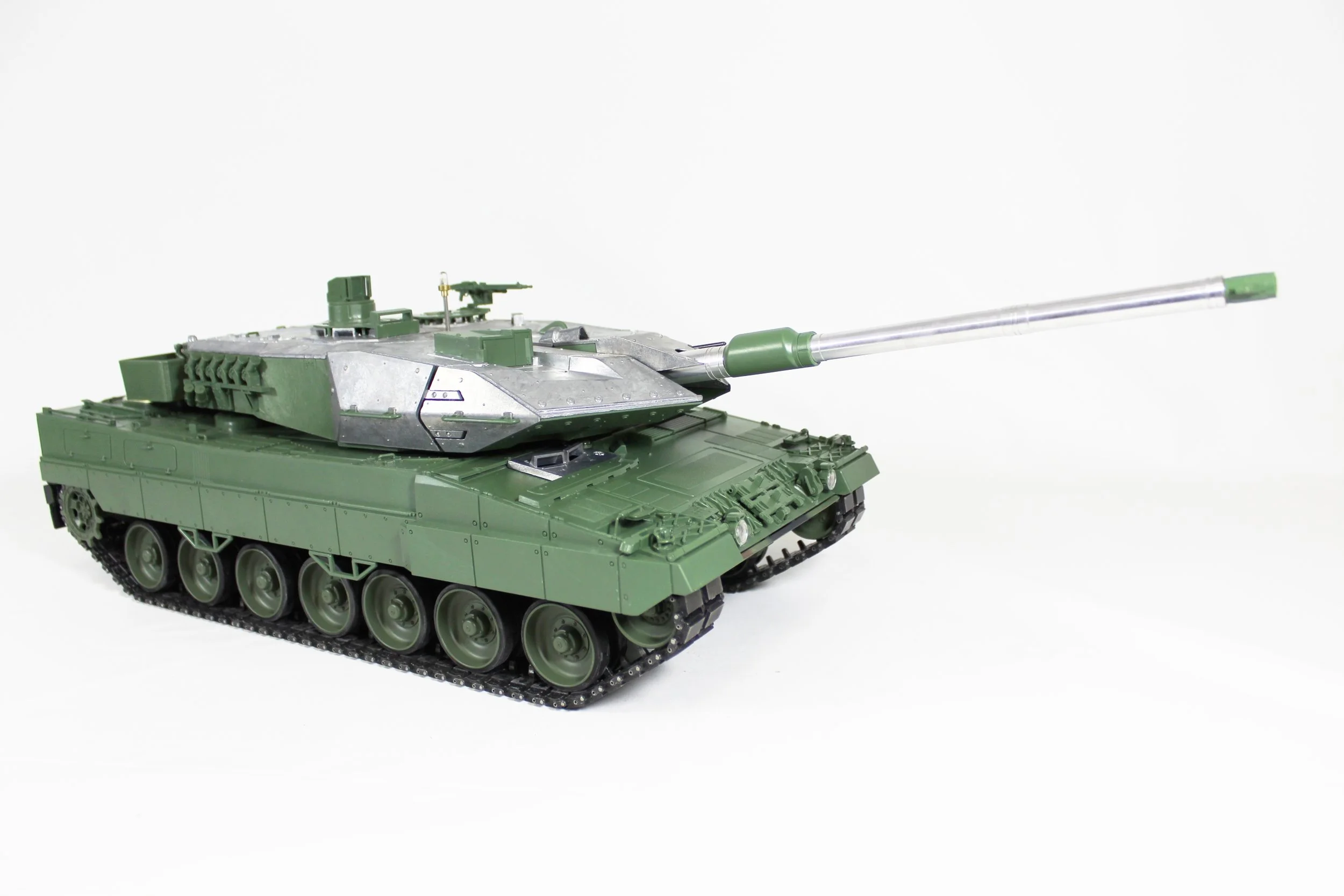 Taigen Leopard 2A6 005.jpg