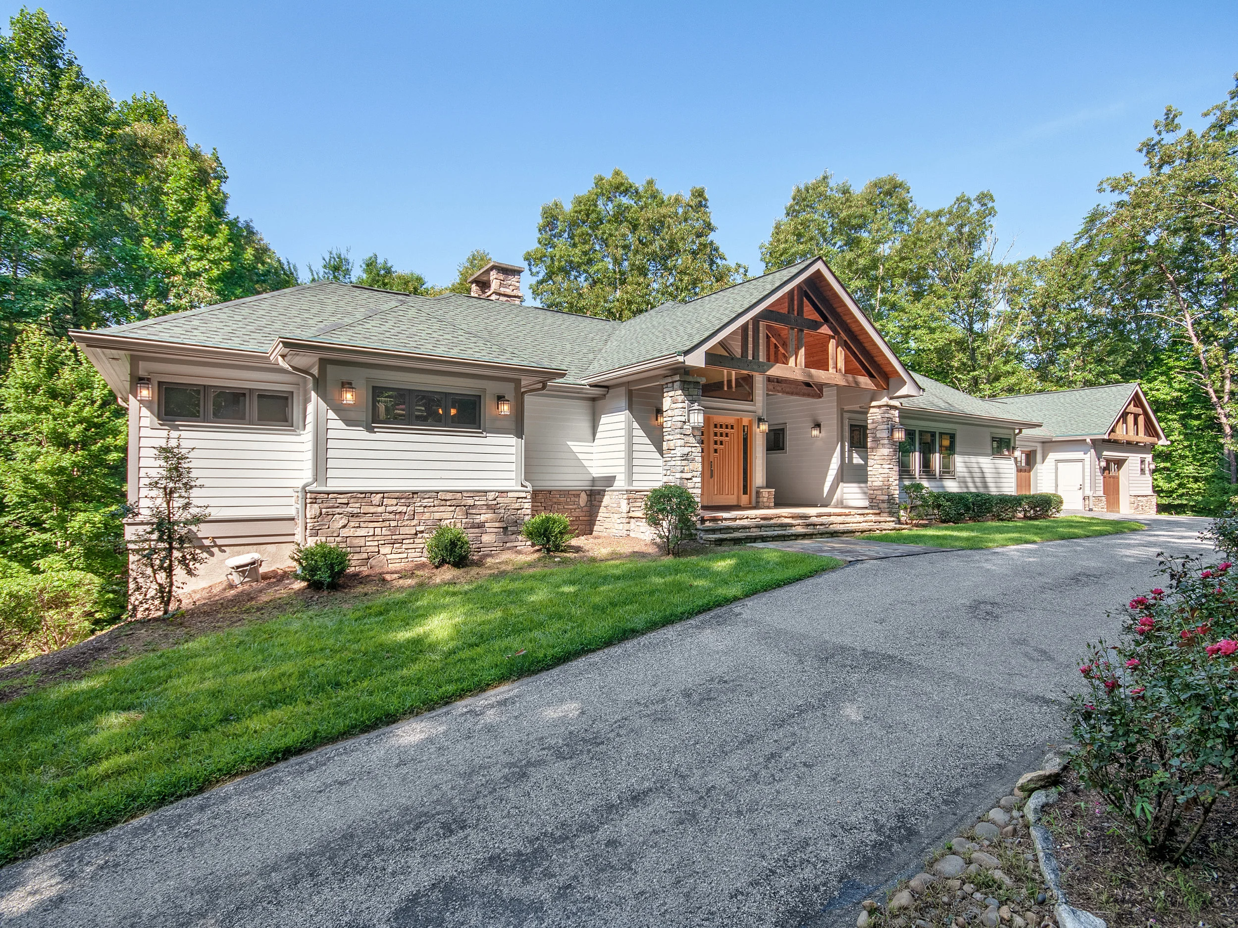 528-patterson-road-hendersonville-01.jpg
