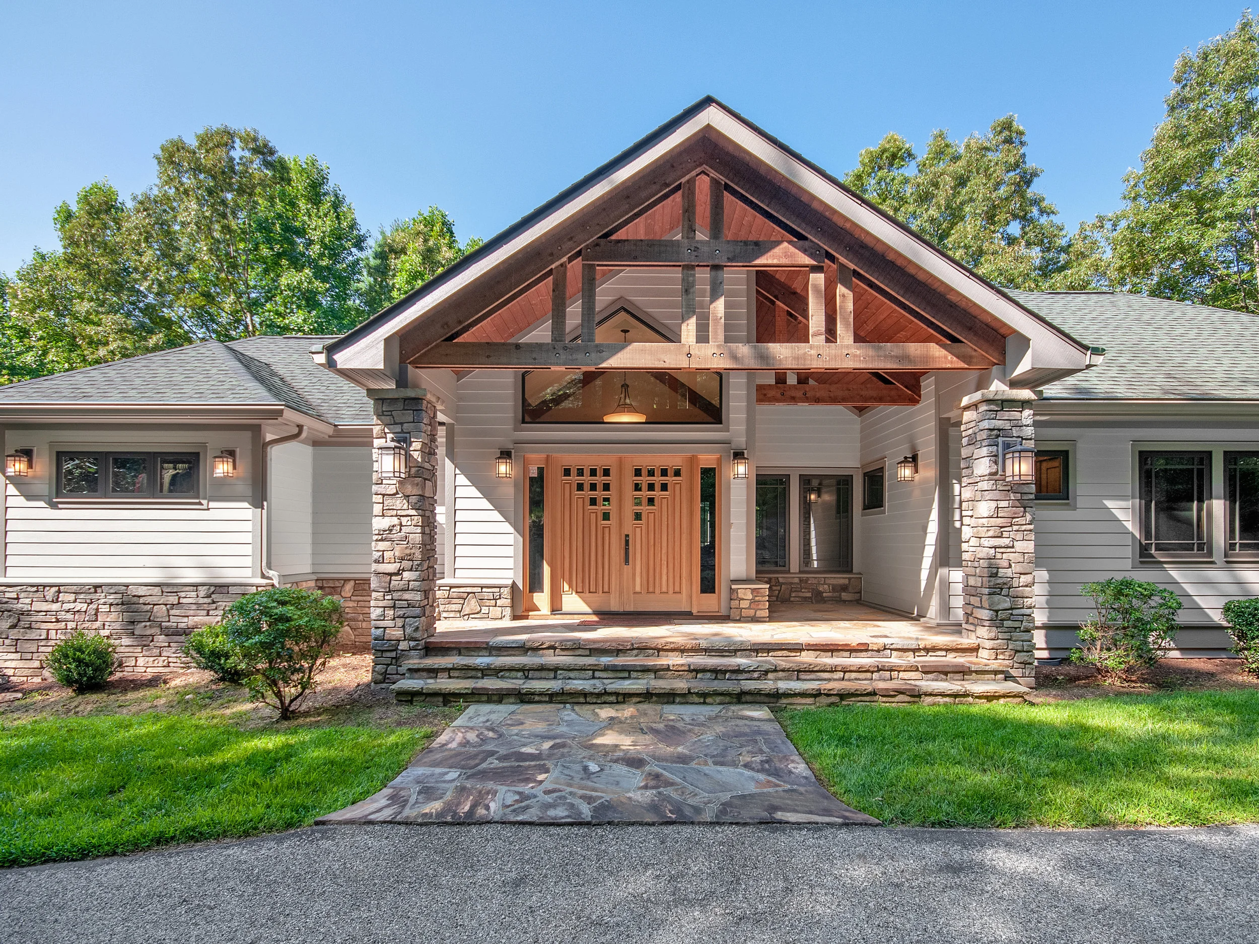 528-patterson-road-hendersonville-02.jpg