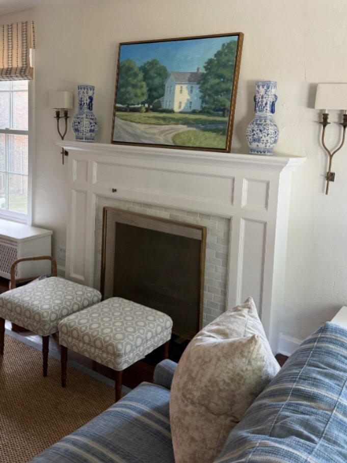 We&rsquo;re so happy that this beautiful @shellsreimagined D&rsquo;Angelo piece found a spot in this beautiful house! 

If you need assistance with artwork selection, please reach out either via direct message or through the link in our bio. We work 