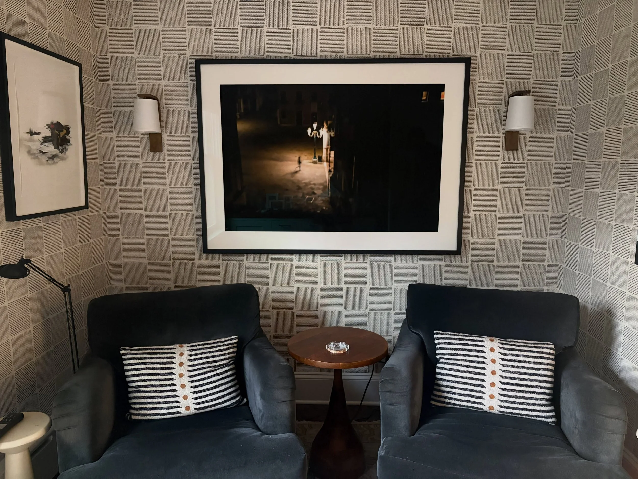 Love this dramatic photograph by Larry Simon in this beautiful home office by @christyforandesign! Also, a shout out to artist @danadeano, whose work we&rsquo;ve exhibited at the gallery and which appears on the side wall. What a fabulous space!

#Ar
