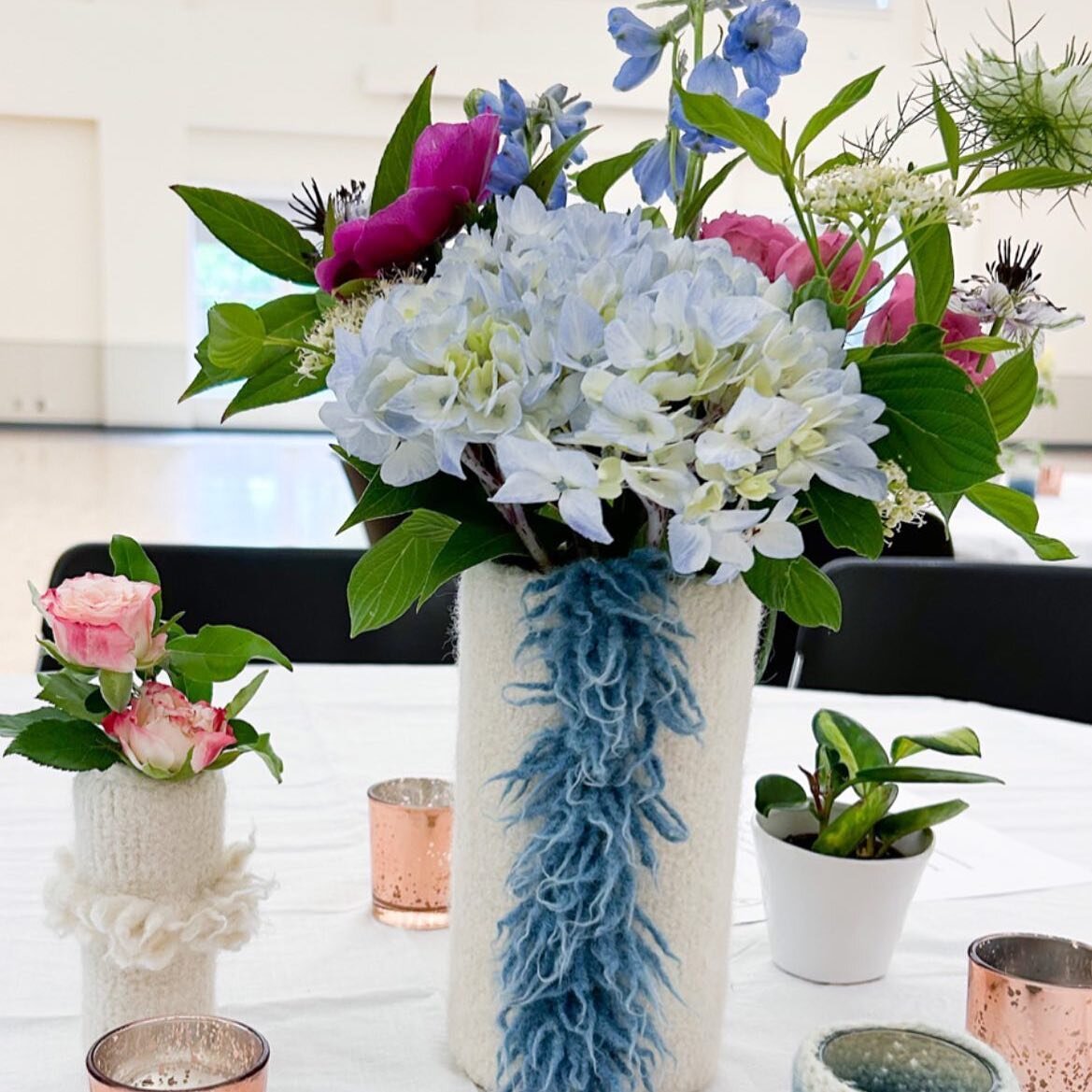 Thank you to @folkloreflowerco for such a generous donation of the most beautiful tablescapes for the end of year @guilford_abc celebration. What a fun collab - she is such a talent and a beautiful person. All love! 💙
