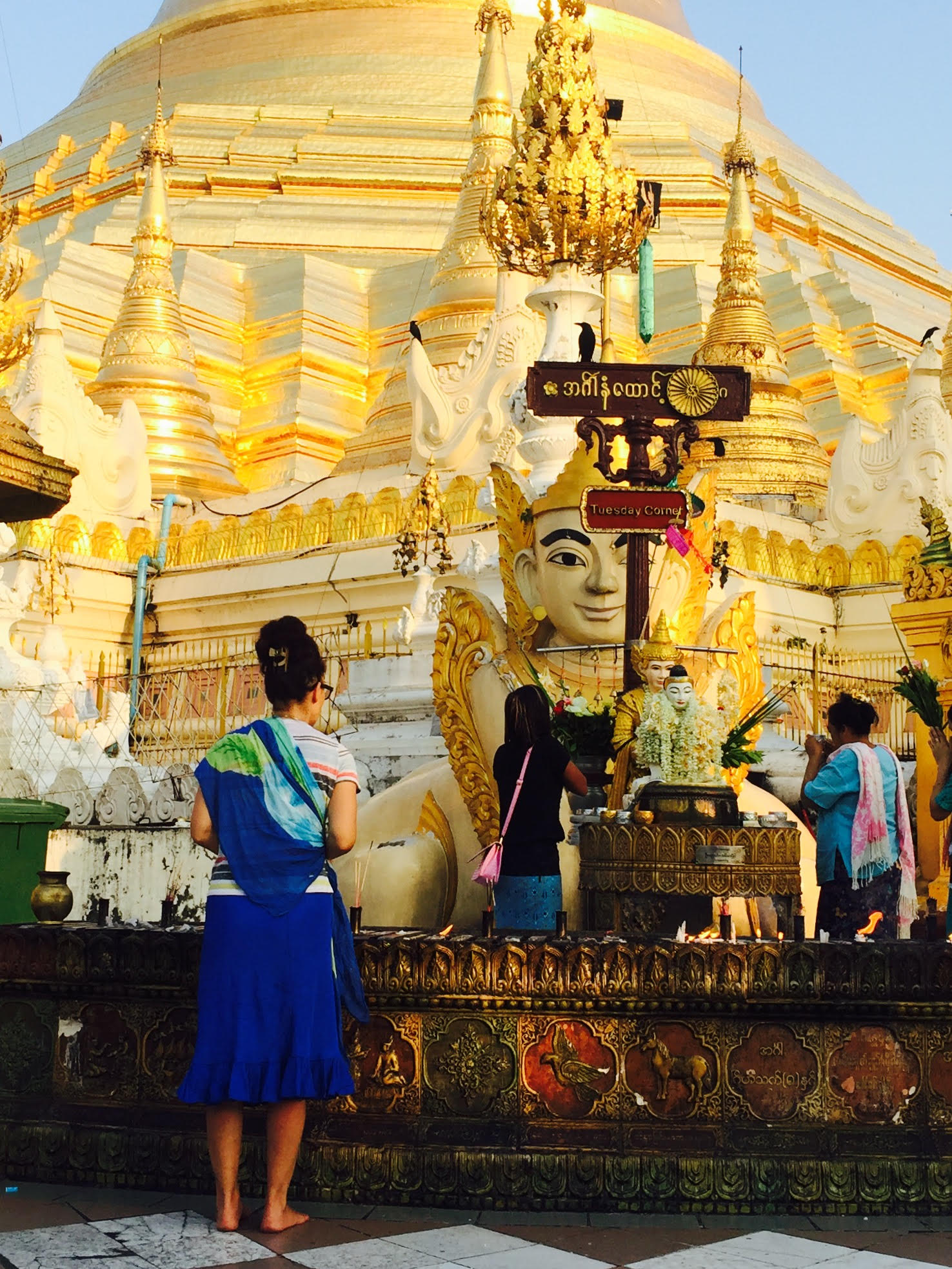 Wendy at Shwedagon.jpg