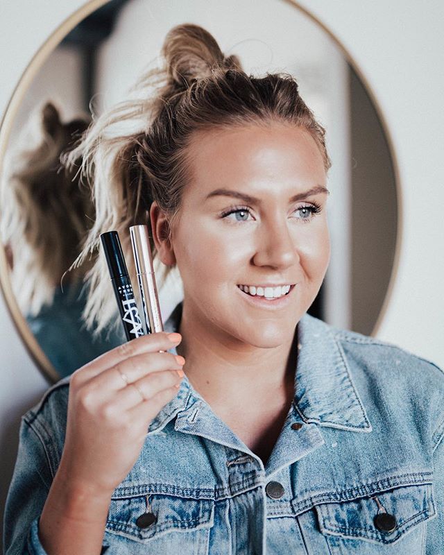 I&rsquo;m seriously loving testing out the @AvonInsider Anew Clinical Unlimited Lashes Serum to boost my lashes. I&rsquo;ve been using this amazing product for a few weeks and am loving my results. I took a break from lash extensions to see if a seru