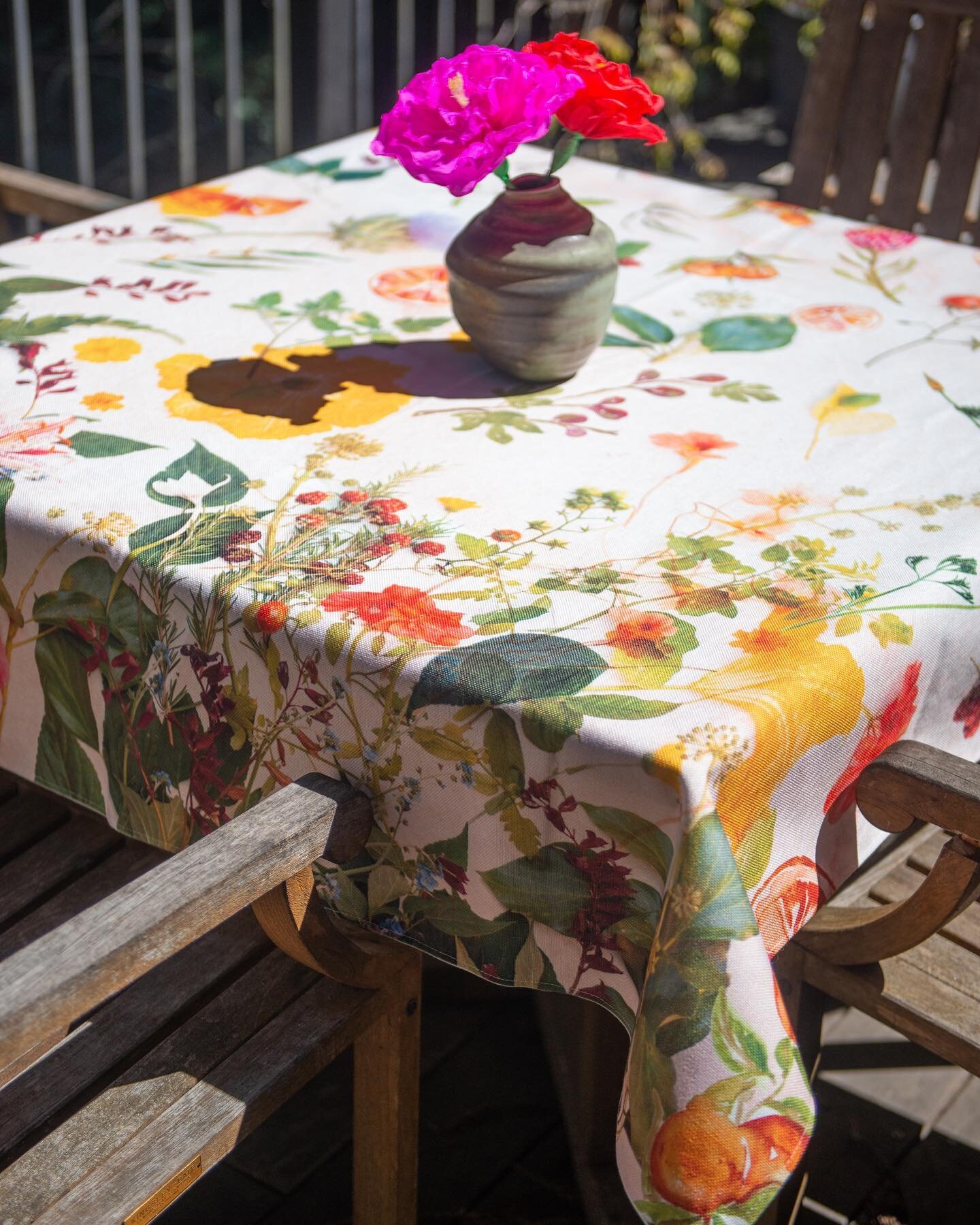 Forest Feast tablecloths are coming soon!! I&rsquo;ll announce them 1st via newsletter&hellip;are you subscribed? theforestfeast.com/subscribe (link in bio)

I&rsquo;ve been sampling many fabrics to find the right one that allows me to print my full-