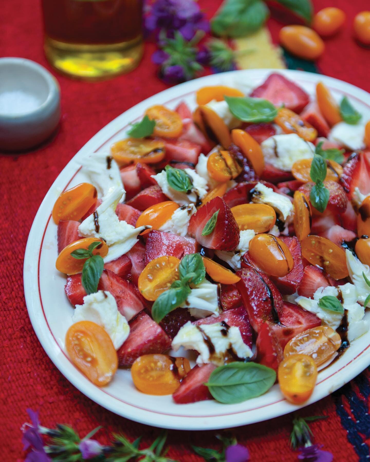 Strawberry Caprese! My favorite spring salad, and it&rsquo;s perfect for #Easter or #Passover ❤️🍓

#Recipe from #ForestFeastRoadTrip