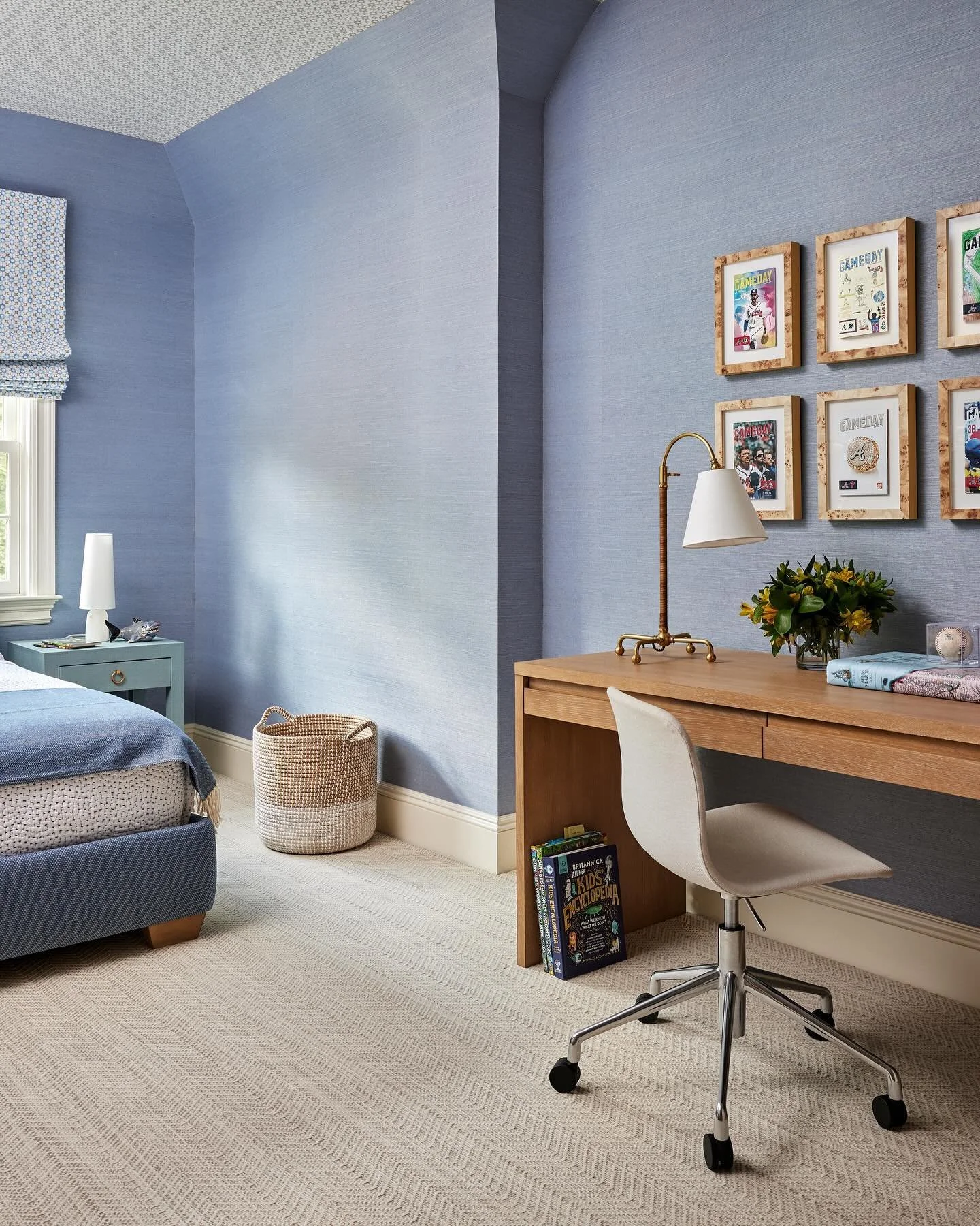 Monday mood ~ finding a dedicated space for tackling this week&rsquo;s agenda and All The Things ✨💫

Pictured here: a sporty boys bedroom with grasscloth wall-covering complemented by a patterned ceiling paper, furnishings of various shades of blue 